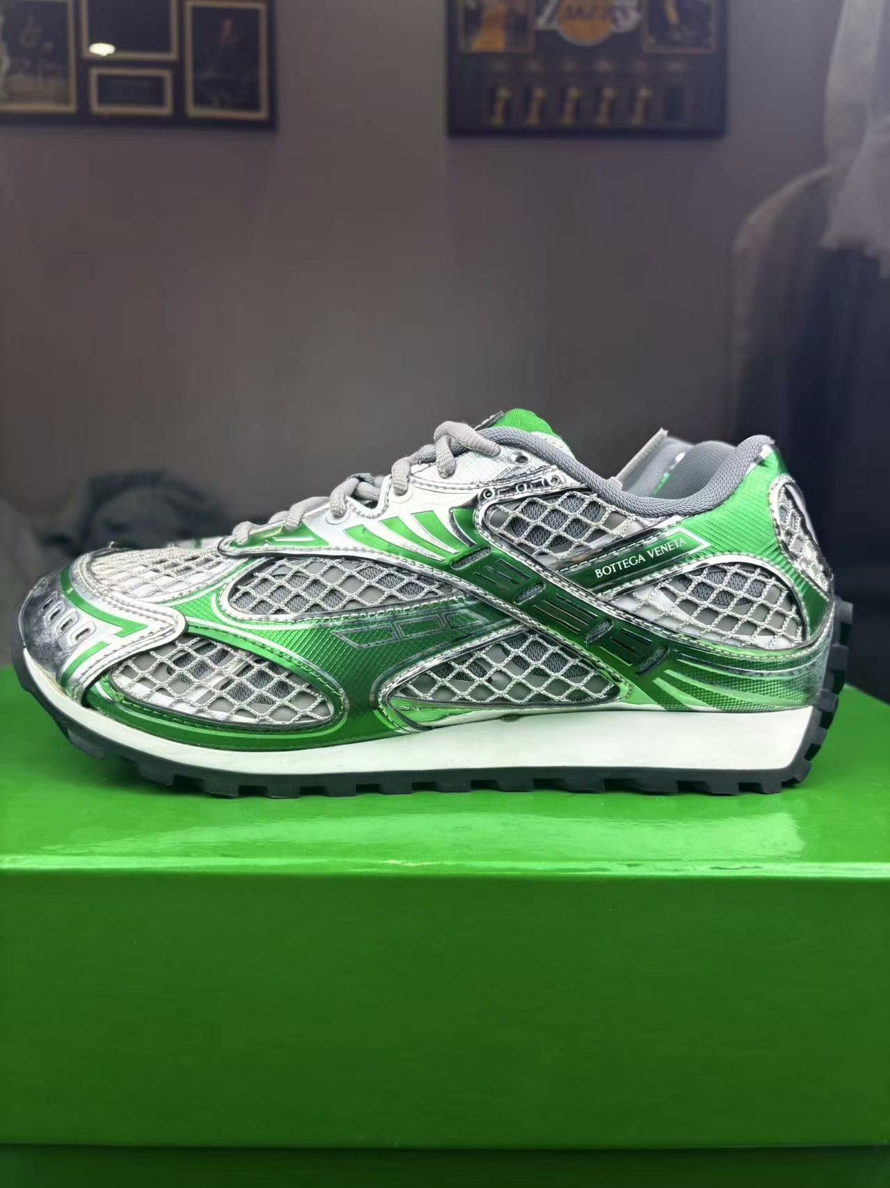 Bottega Veneta Bottega Veneta Green Lowtop Sneakers 8.5 Men Size US 8.5 / EU 41-42 - 7 Thumbnail