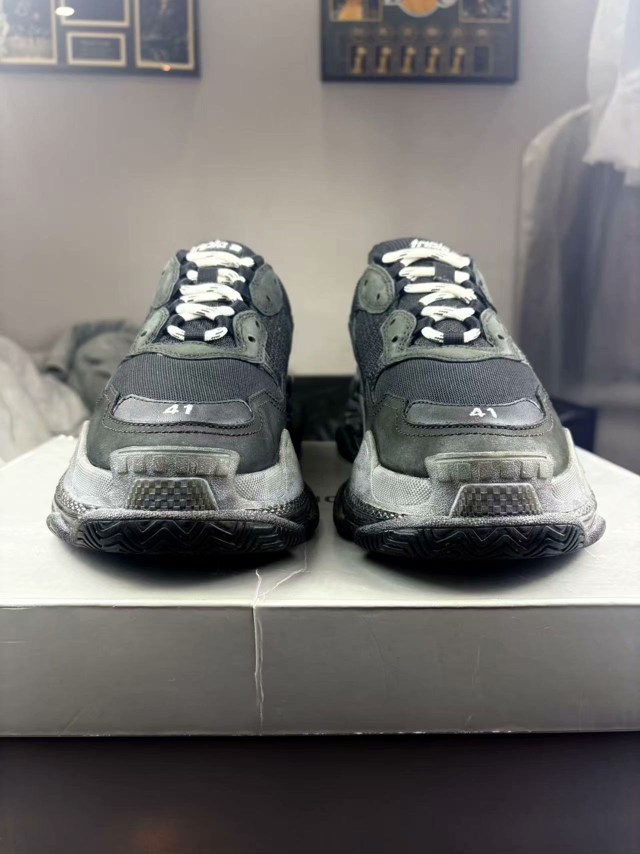 Balenciaga Balenciaga Distressed Black Lowtop Sneakers 8.5 Men Size US 8.5 / EU 41-42 - 2 Thumbnail