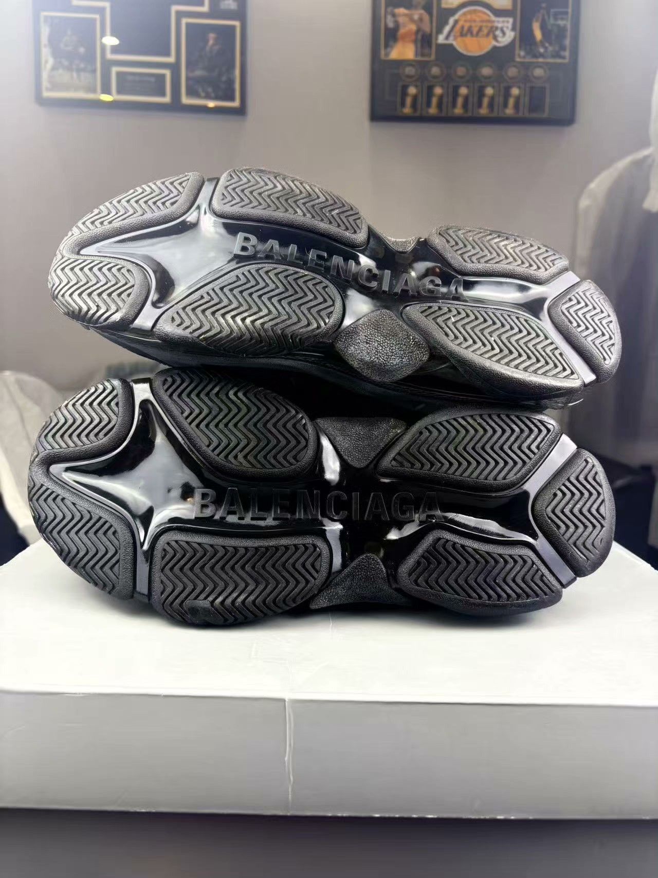 Balenciaga Balenciaga Distressed Black Lowtop Sneakers 8.5 Men Size US 8.5 / EU 41-42 - 6 Thumbnail