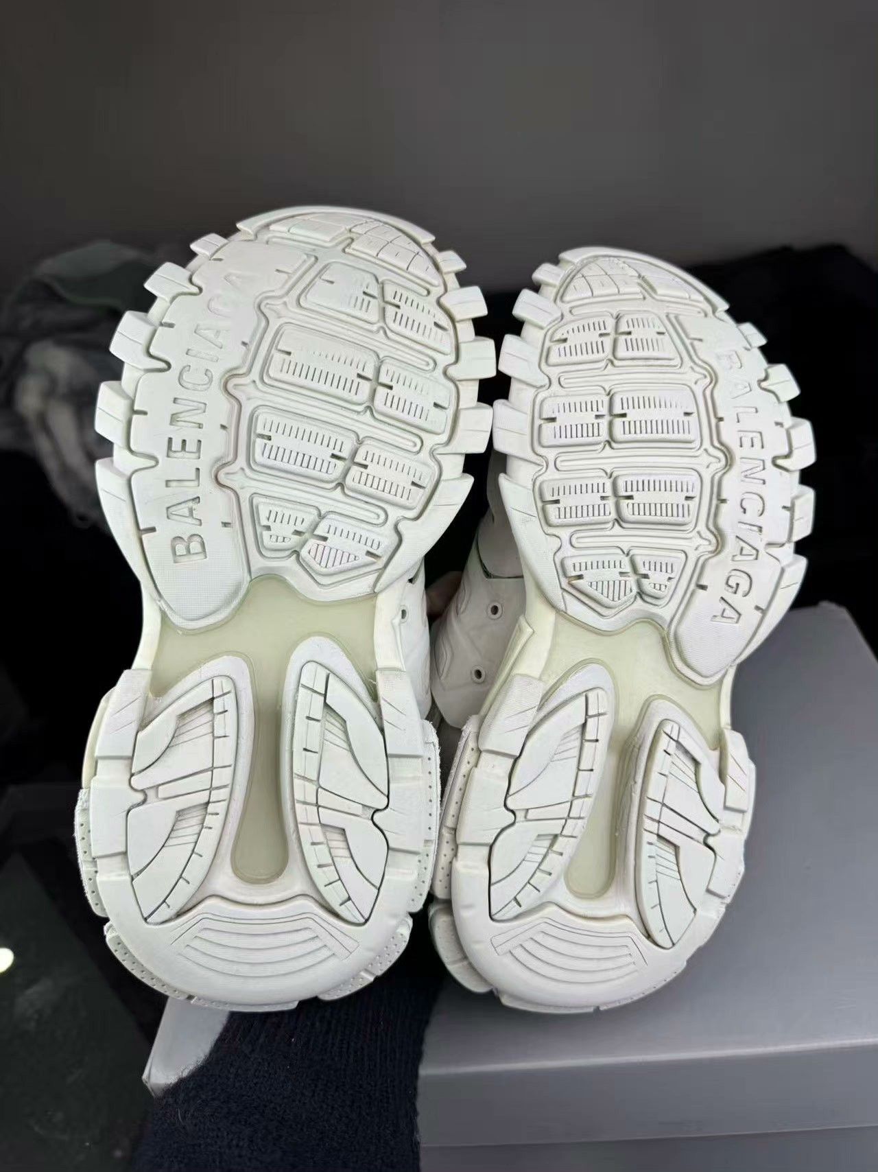 Balenciaga Balenciaga White Lowtop Sneakers 7.5 Men Size US 7.5 / EU 40-41 - 5 Thumbnail