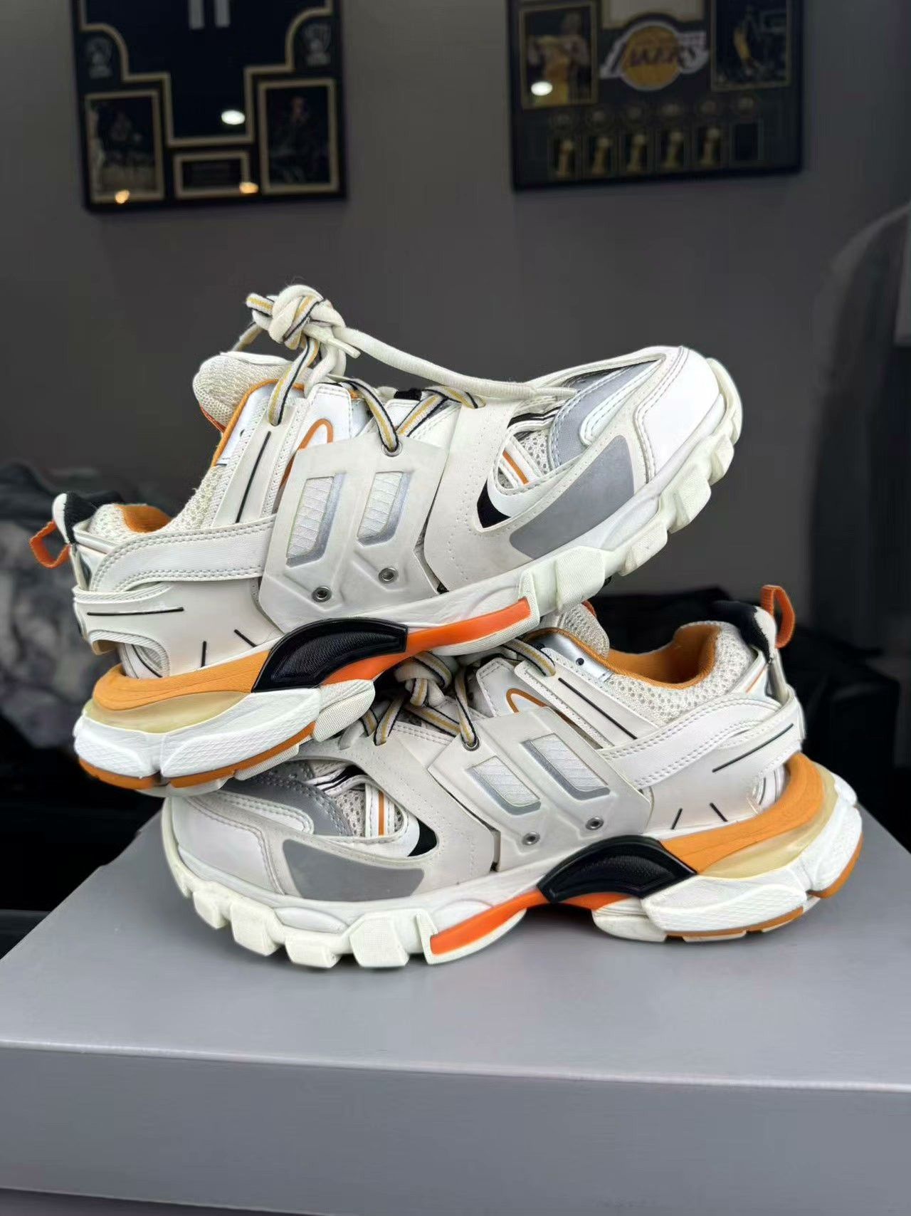 Balenciaga Balenciaga White Lowtop Sneakers us_7-5 Women Size US 7.5 / IT 37.5 - 6 Thumbnail