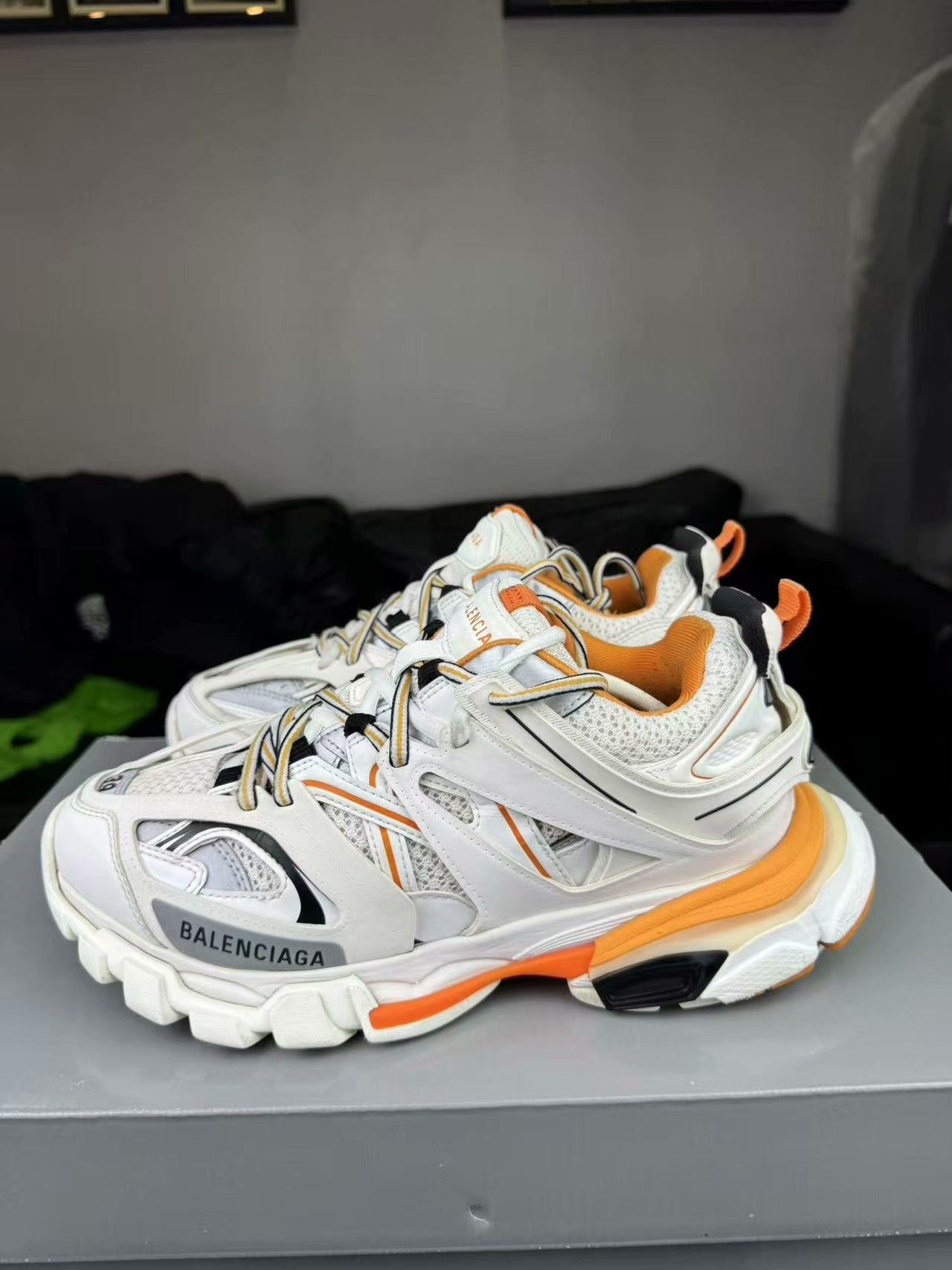 Balenciaga Balenciaga White Lowtop Sneakers us_8-5 Women Size US 8.5 / IT 38.5 - 3 Thumbnail
