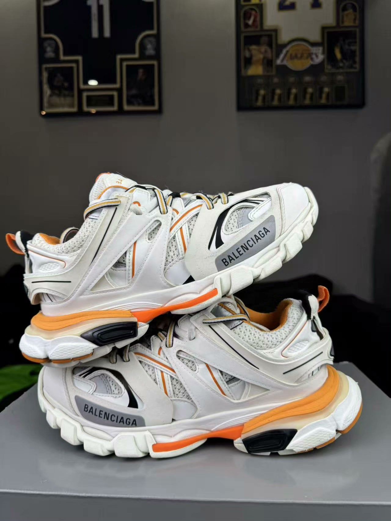 Balenciaga Balenciaga White Lowtop Sneakers us_8-5 Women Size US 8.5 / IT 38.5 - 7 Thumbnail