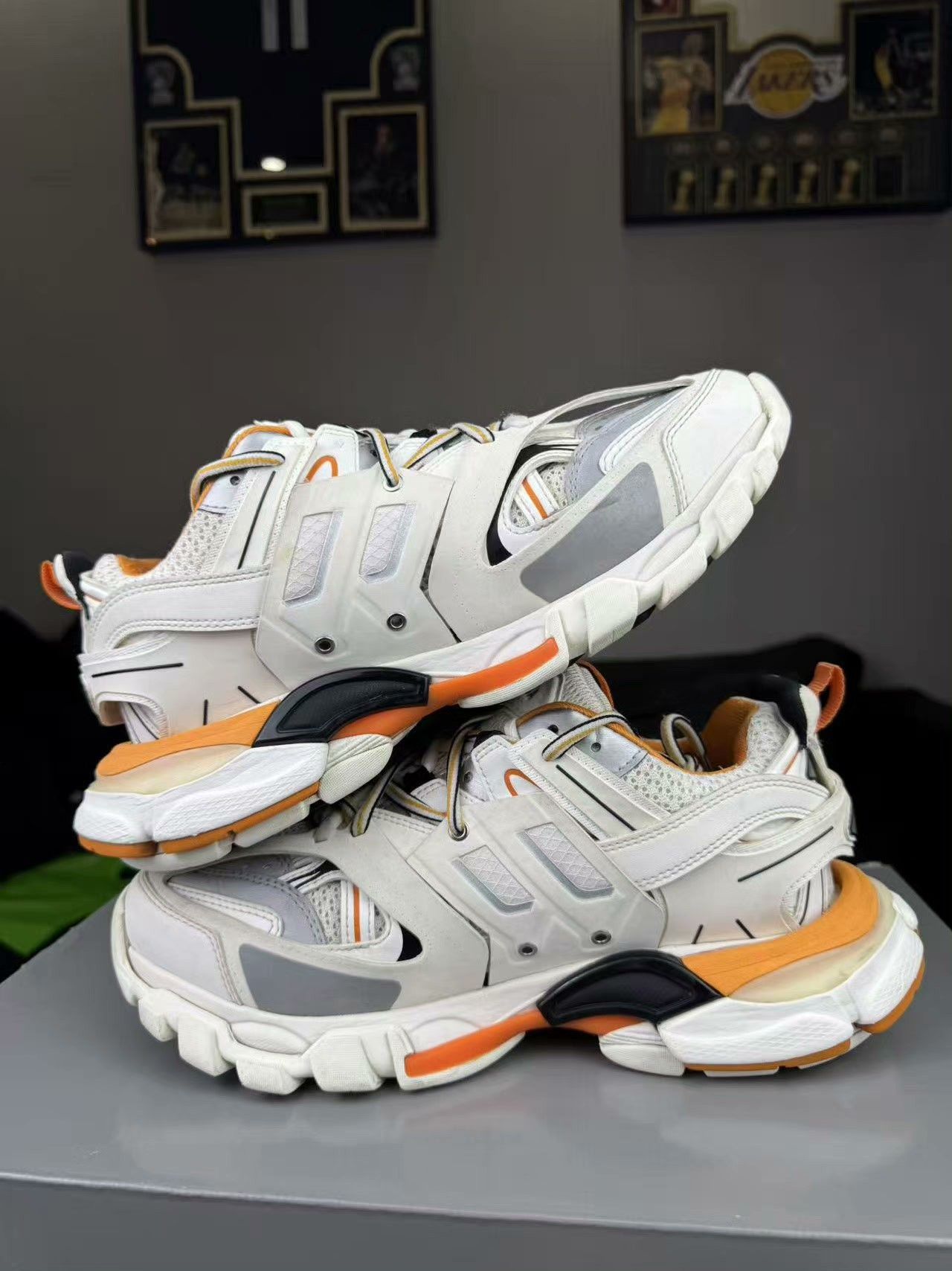 Balenciaga Balenciaga White Lowtop Sneakers us_8-5 Women Size US 8.5 / IT 38.5 - 6 Thumbnail