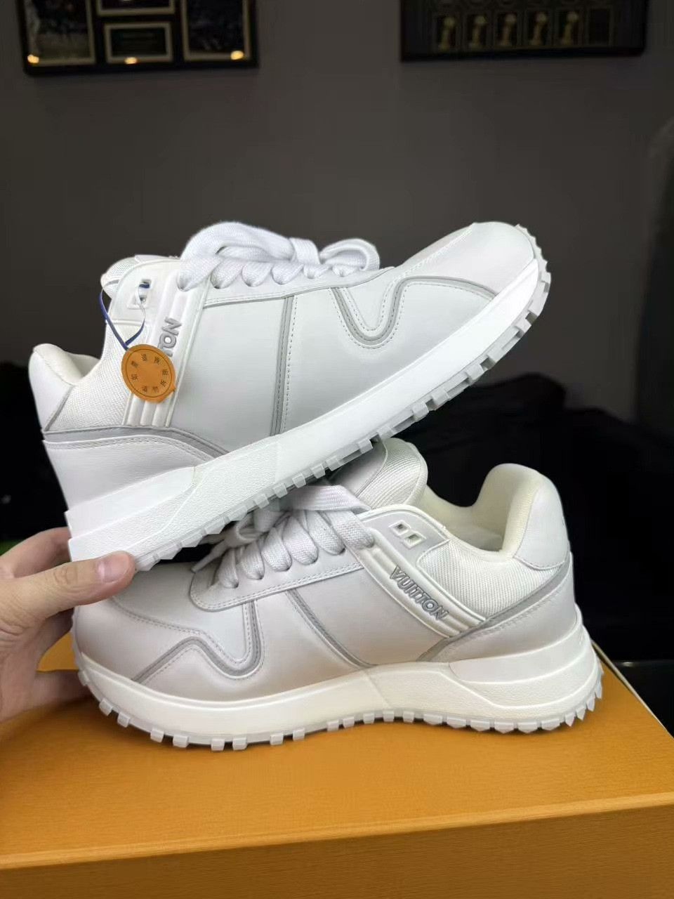 Louis Vuitton Louis Vuitton White Lowtop Sneakers 7.5 Men Size US 7.5 / EU 40-41 - 6 Thumbnail