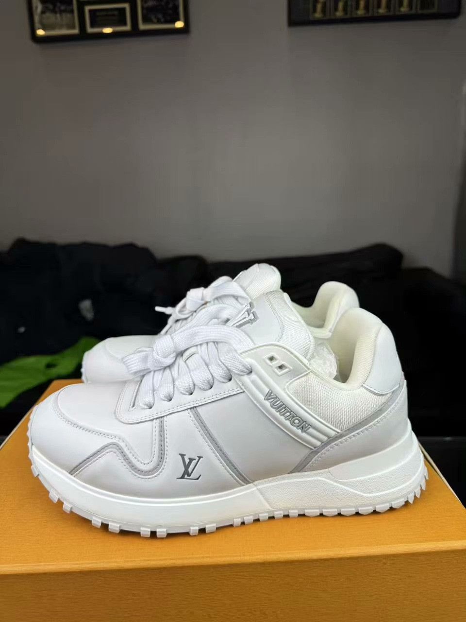 Louis Vuitton Louis Vuitton White Lowtop Sneakers 7.5 Men Size US 7.5 / EU 40-41 - 3 Thumbnail