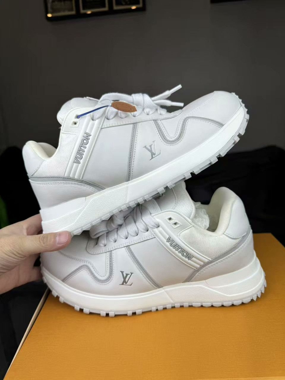 Louis Vuitton Louis Vuitton White Lowtop Sneakers 7.5 Men Size US 7.5 / EU 40-41 - 7 Thumbnail