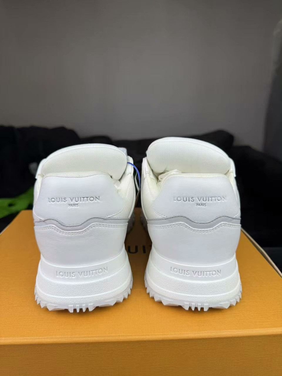 Louis Vuitton Louis Vuitton White Lowtop Sneakers 7.5 Men Size US 7.5 / EU 40-41 - 4 Thumbnail