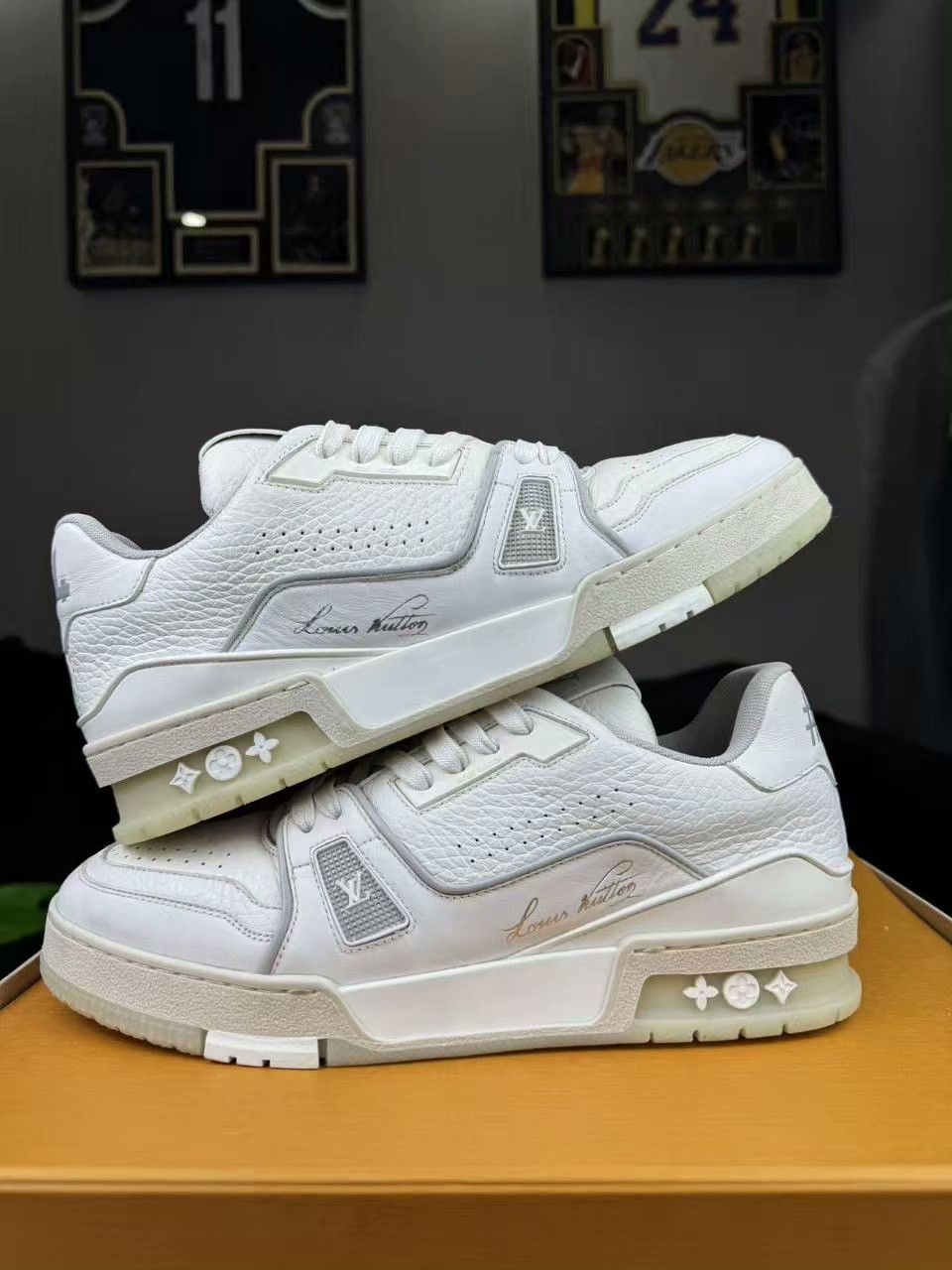 Louis Vuitton Louis Vuitton Training White Lowtop Sneakers 7.5 Men Size US 7.5 / EU 40-41 - 7 Thumbnail