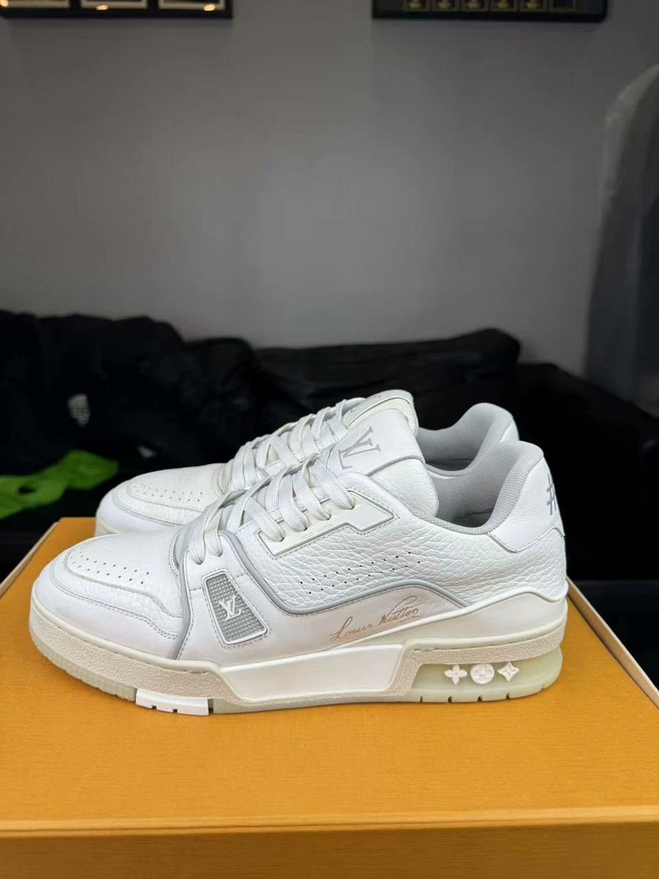 Louis Vuitton Louis Vuitton Training White Lowtop Sneakers 7.5 Men Size US 7.5 / EU 40-41 - 3 Thumbnail