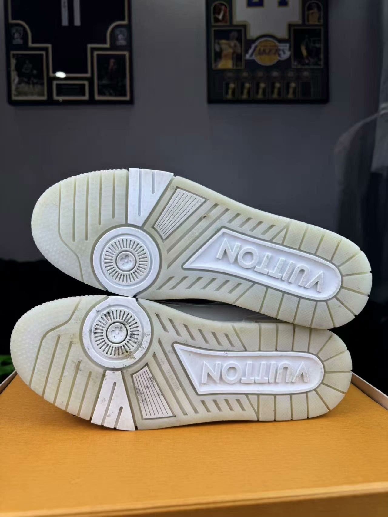 Louis Vuitton Louis Vuitton Training White Lowtop Sneakers 7.5 Men Size US 7.5 / EU 40-41 - 5 Thumbnail