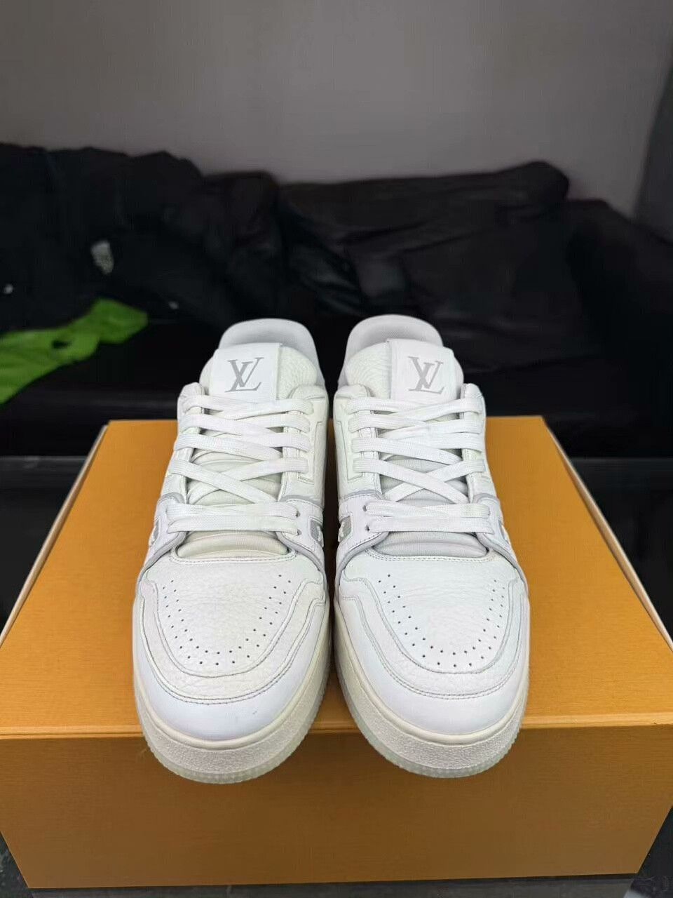 Louis Vuitton Louis Vuitton Training White Lowtop Sneakers 7.5 Men Size US 7.5 / EU 40-41 - 2 Thumbnail