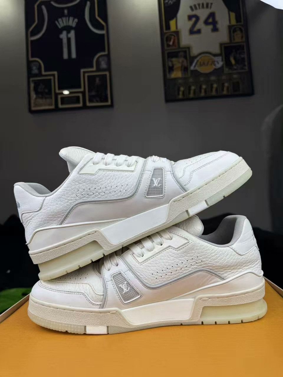 Louis Vuitton Louis Vuitton Training White Lowtop Sneakers 7.5 Men Size US 7.5 / EU 40-41 - 6 Thumbnail
