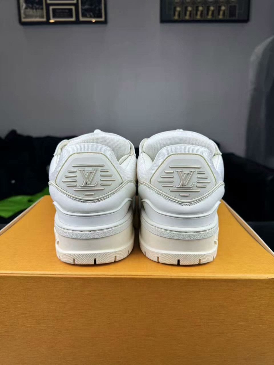 Louis Vuitton Louis Vuitton Training White Lowtop Sneakers 9 Men Size US 9 / EU 42 - 4 Thumbnail