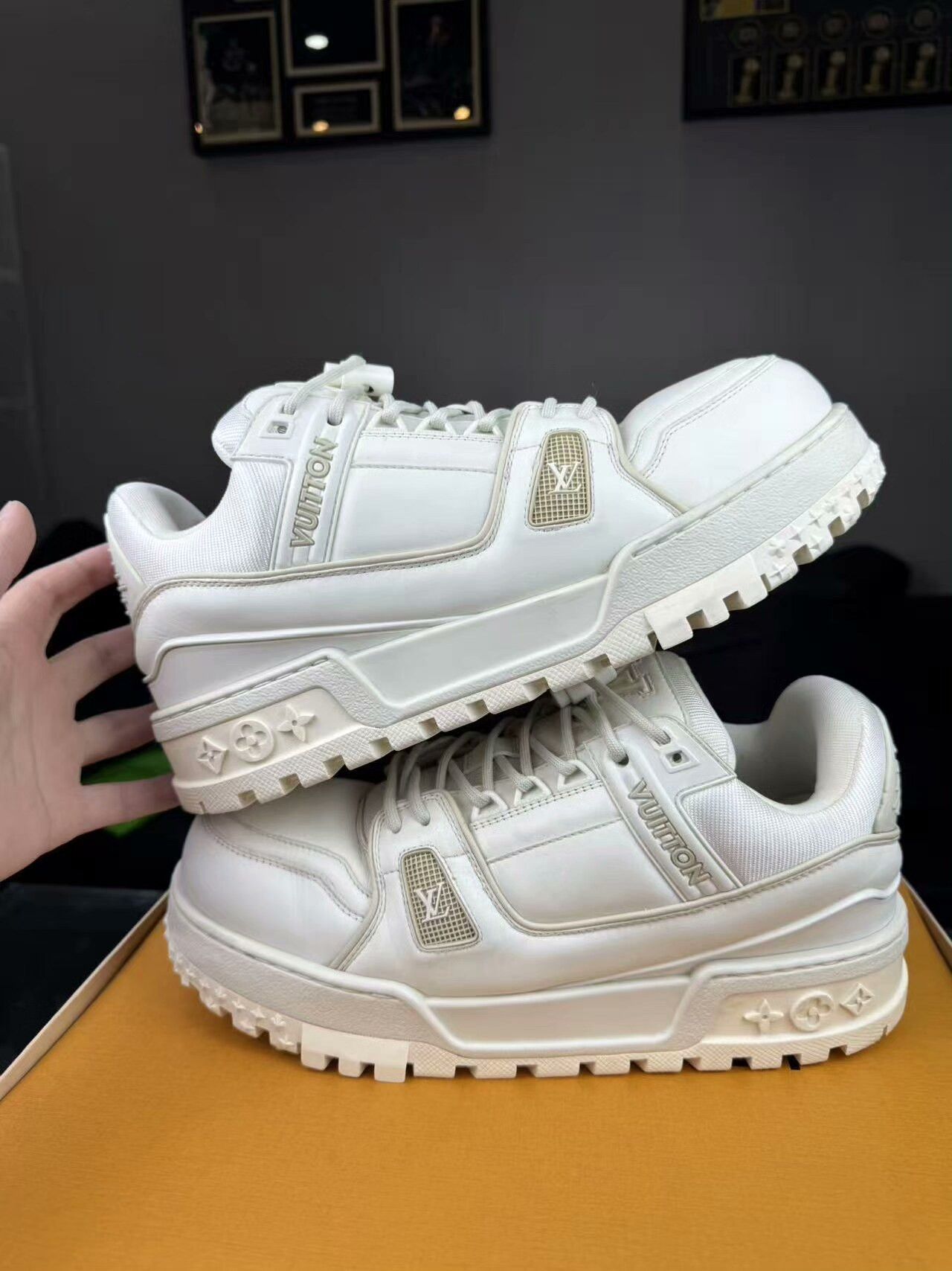 Louis Vuitton Louis Vuitton Training White Lowtop Sneakers 9 Men Size US 9 / EU 42 - 7 Thumbnail