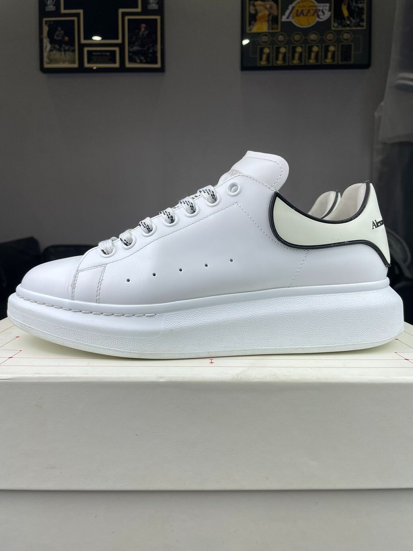 Alexander McQueen Alexander McQueen Black Lowtop Sneakers 8.5 Men Size US 8.5 / EU 41-42 - 7 Thumbnail