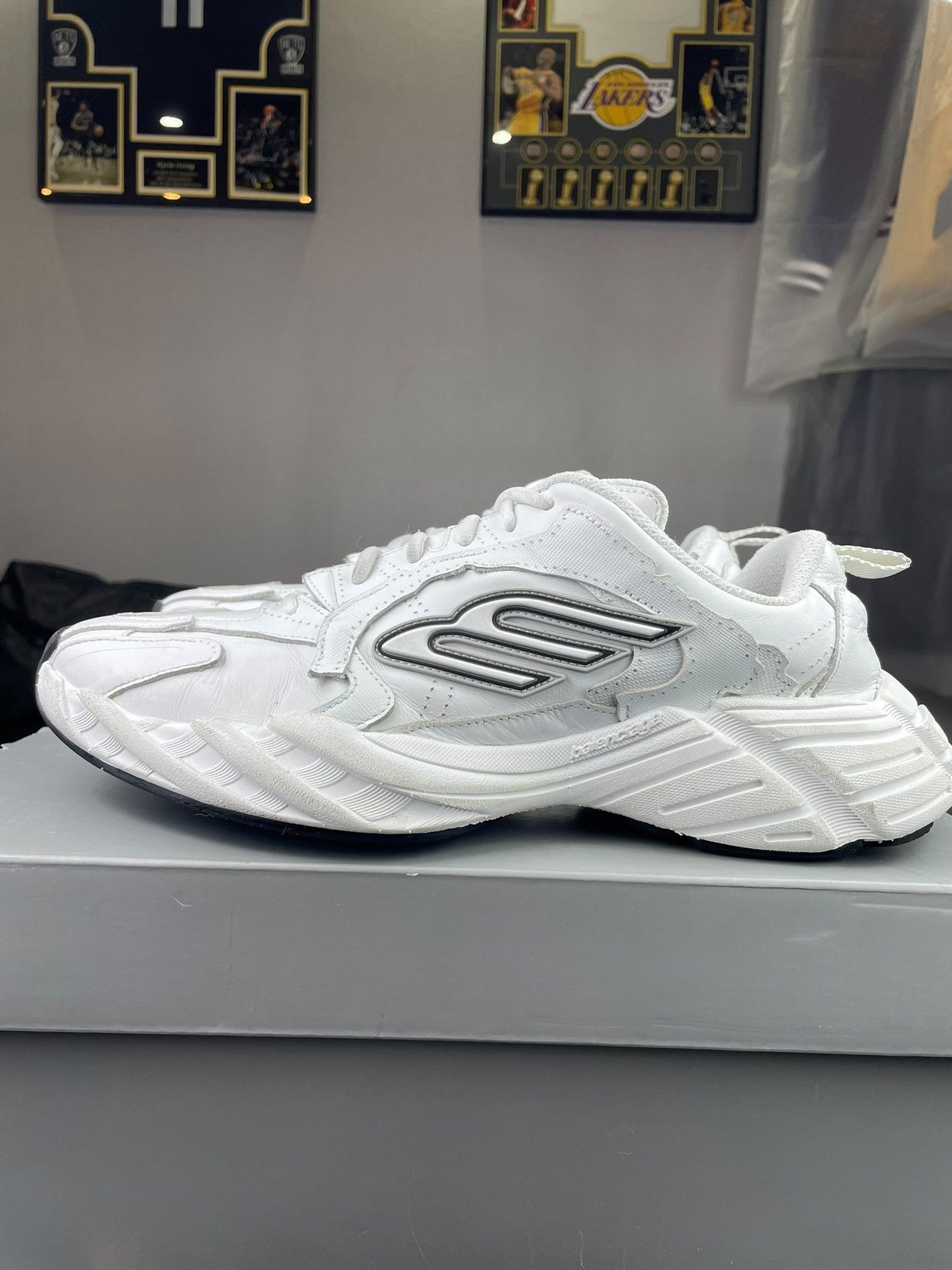 Balenciaga Balenciaga White Lowtop Sneakers 9 Men Size US 9 / EU 42 - 6 Thumbnail