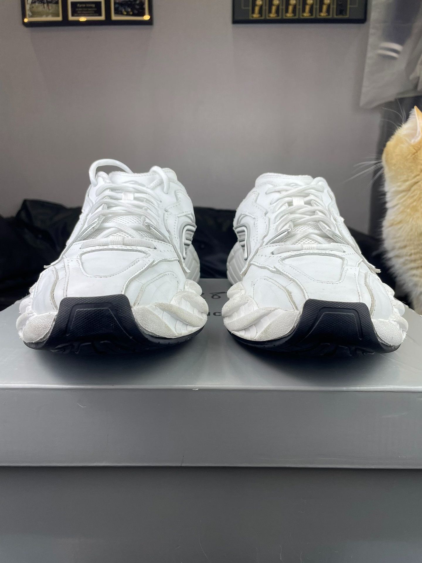 Balenciaga Balenciaga White Lowtop Sneakers 9 Men Size US 9 / EU 42 - 2 Thumbnail