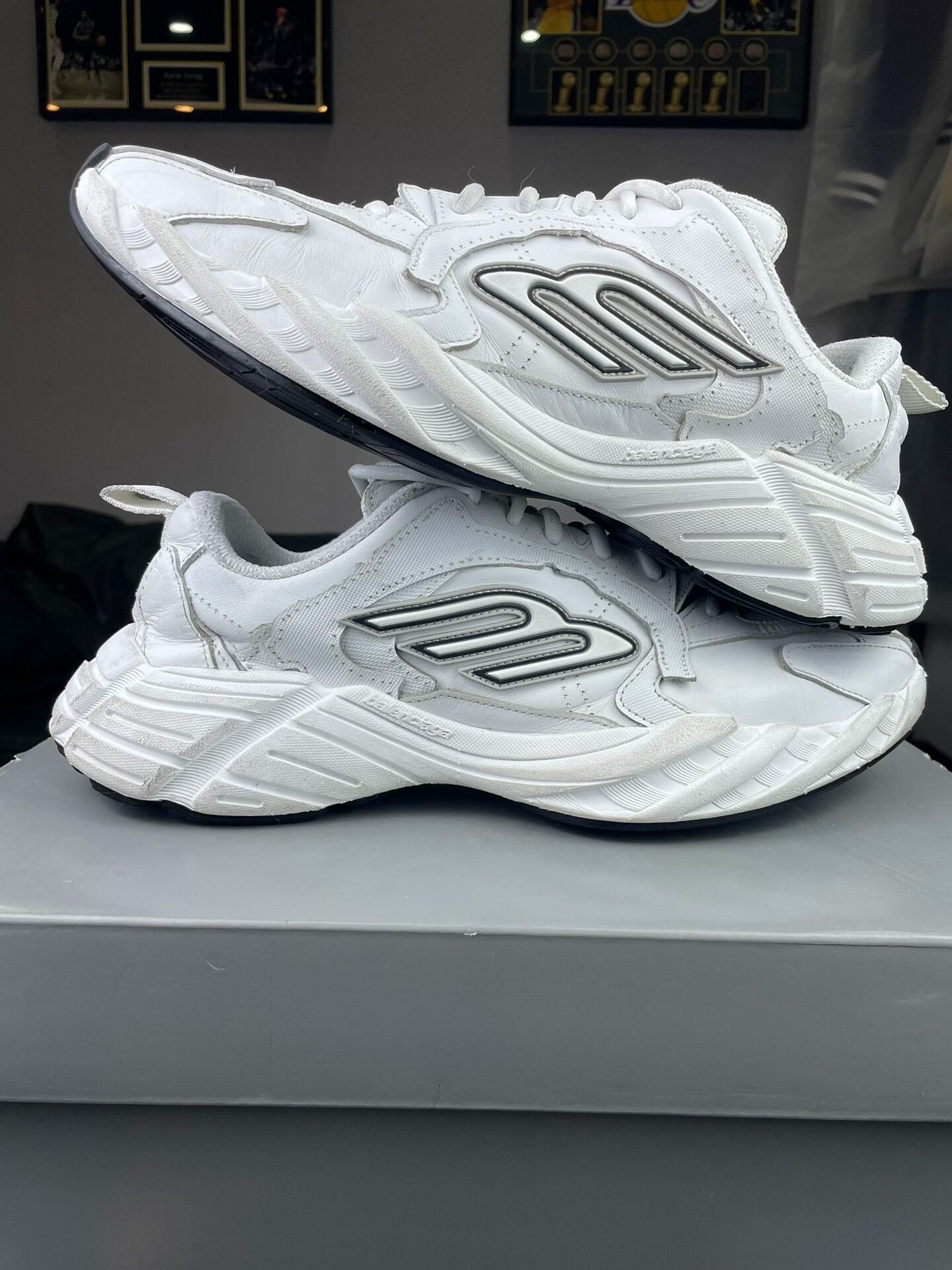 Balenciaga Balenciaga White Lowtop Sneakers 9 Men Size US 9 / EU 42 - 5 Thumbnail