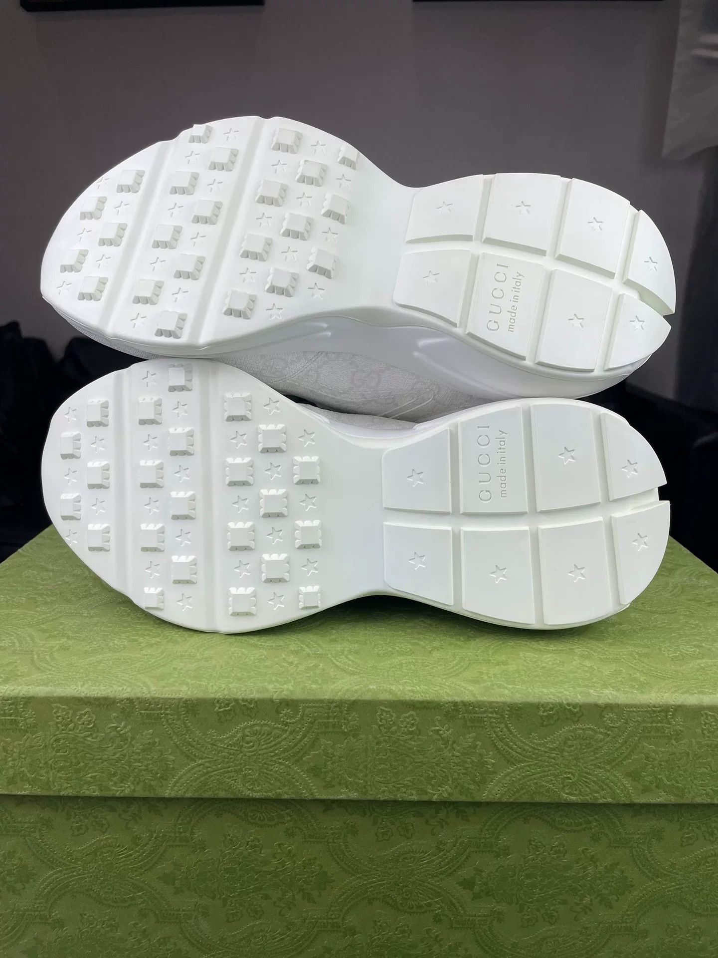 Gucci Gucci White Lowtop Sneakers us_7-5 Women Size US 7.5 / IT 37.5 - 4 Thumbnail