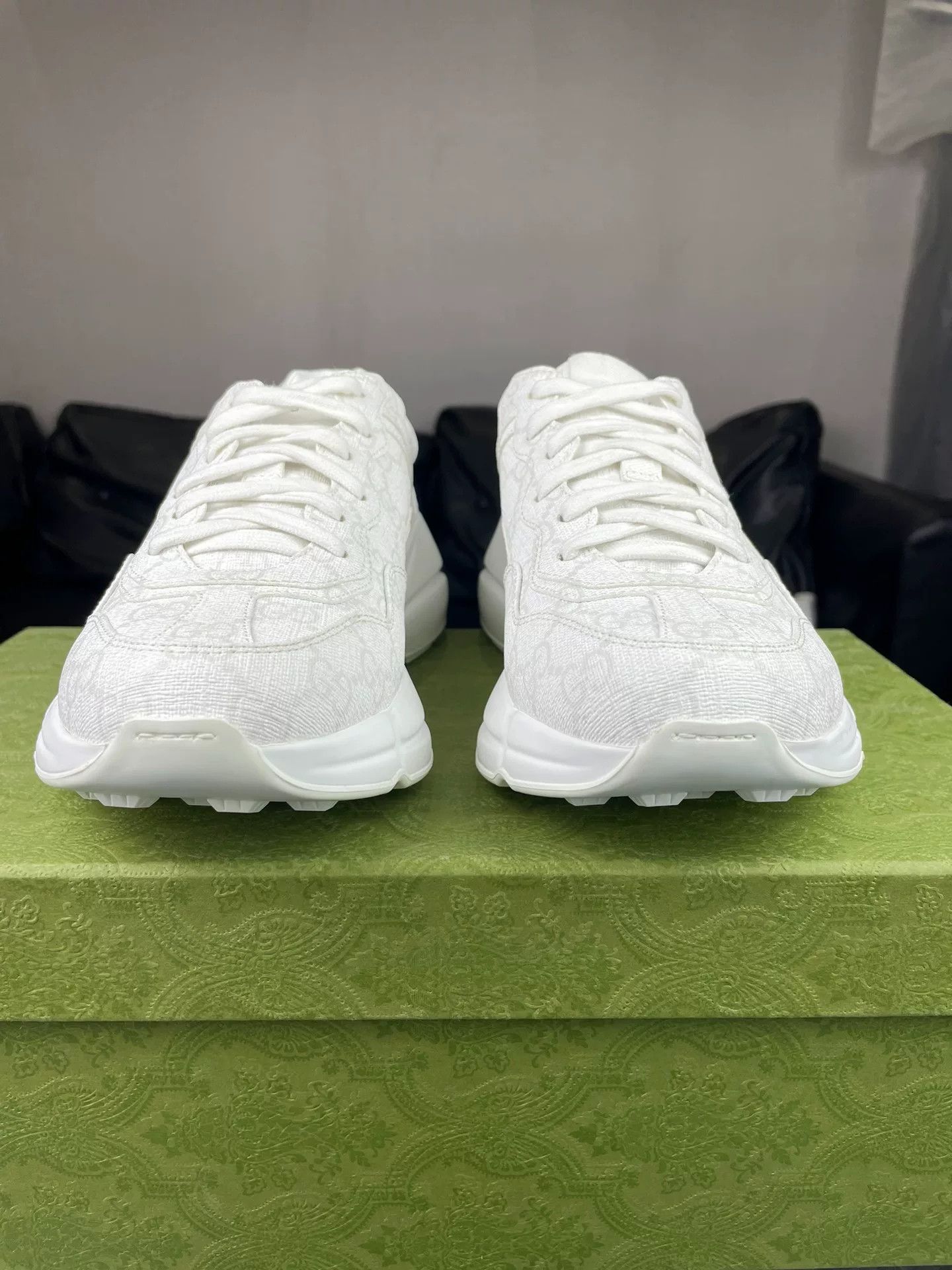 Gucci Gucci White Lowtop Sneakers us_7-5 Women Size US 7.5 / IT 37.5 - 2 Thumbnail