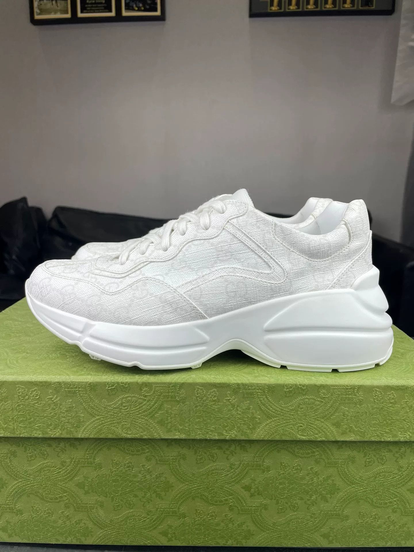 Gucci Gucci White Lowtop Sneakers us_7-5 Women Size US 7.5 / IT 37.5 - 7 Thumbnail