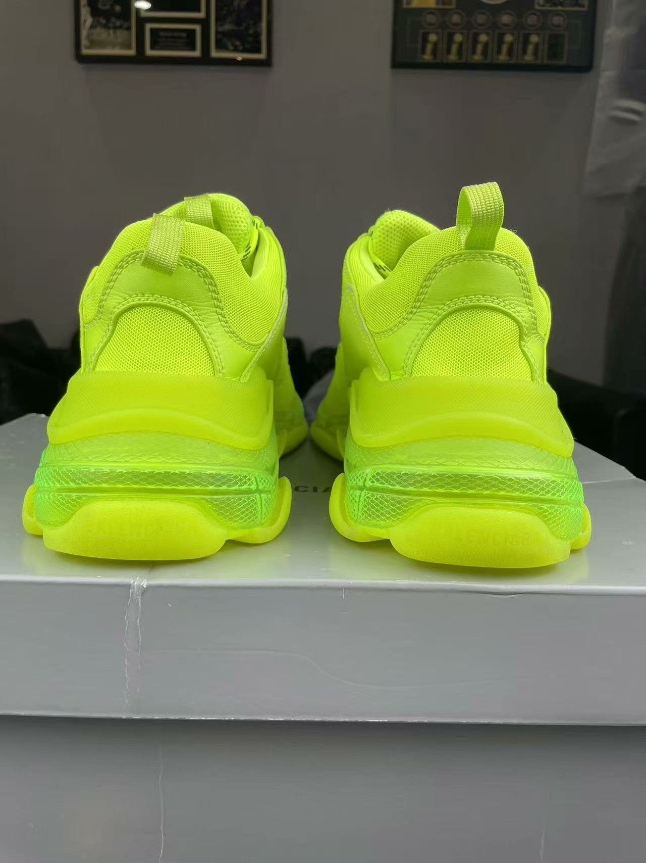 Balenciaga Balenciaga Glow Green Lowtop Sneakers 10 Men Size US 10 / EU 43 - 3 Thumbnail