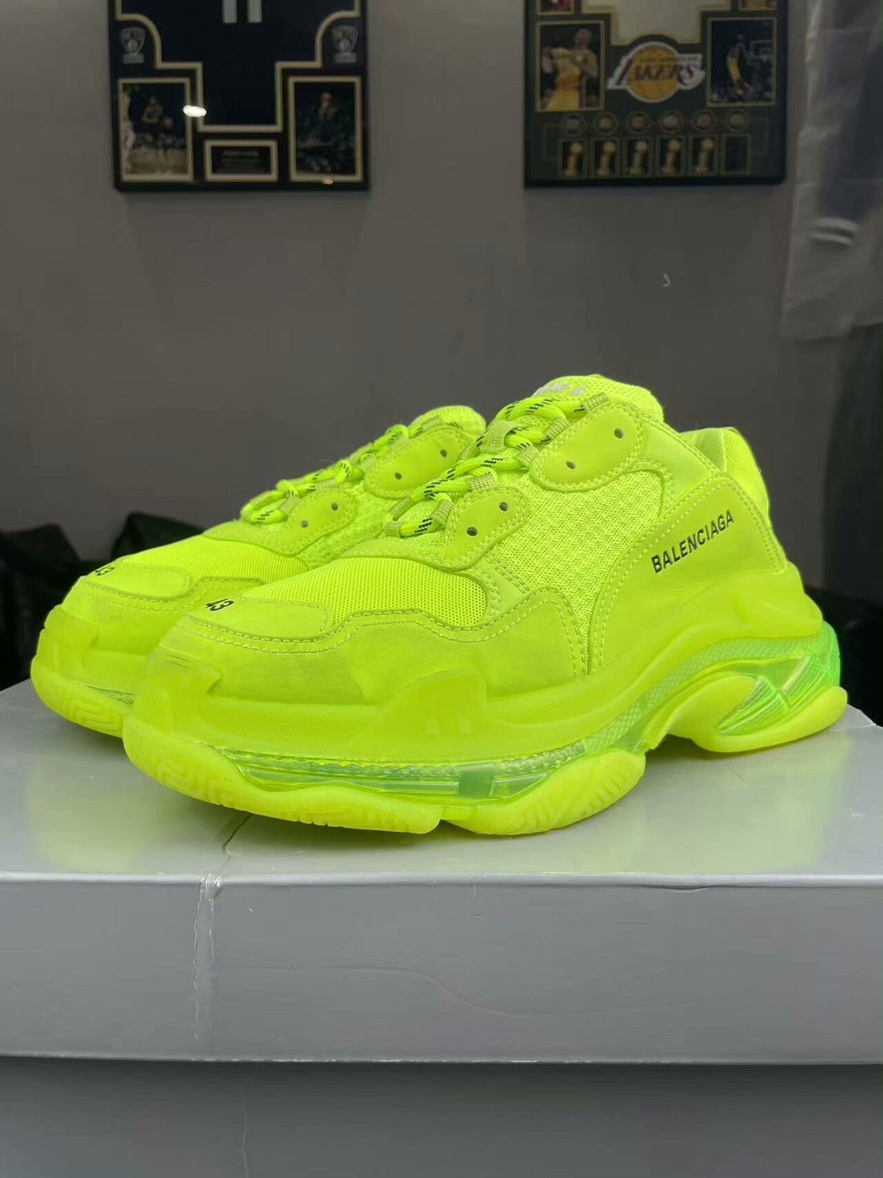 Balenciaga Balenciaga Glow Green Lowtop Sneakers 10 Men Size US 10 / EU 43 - 7 Thumbnail