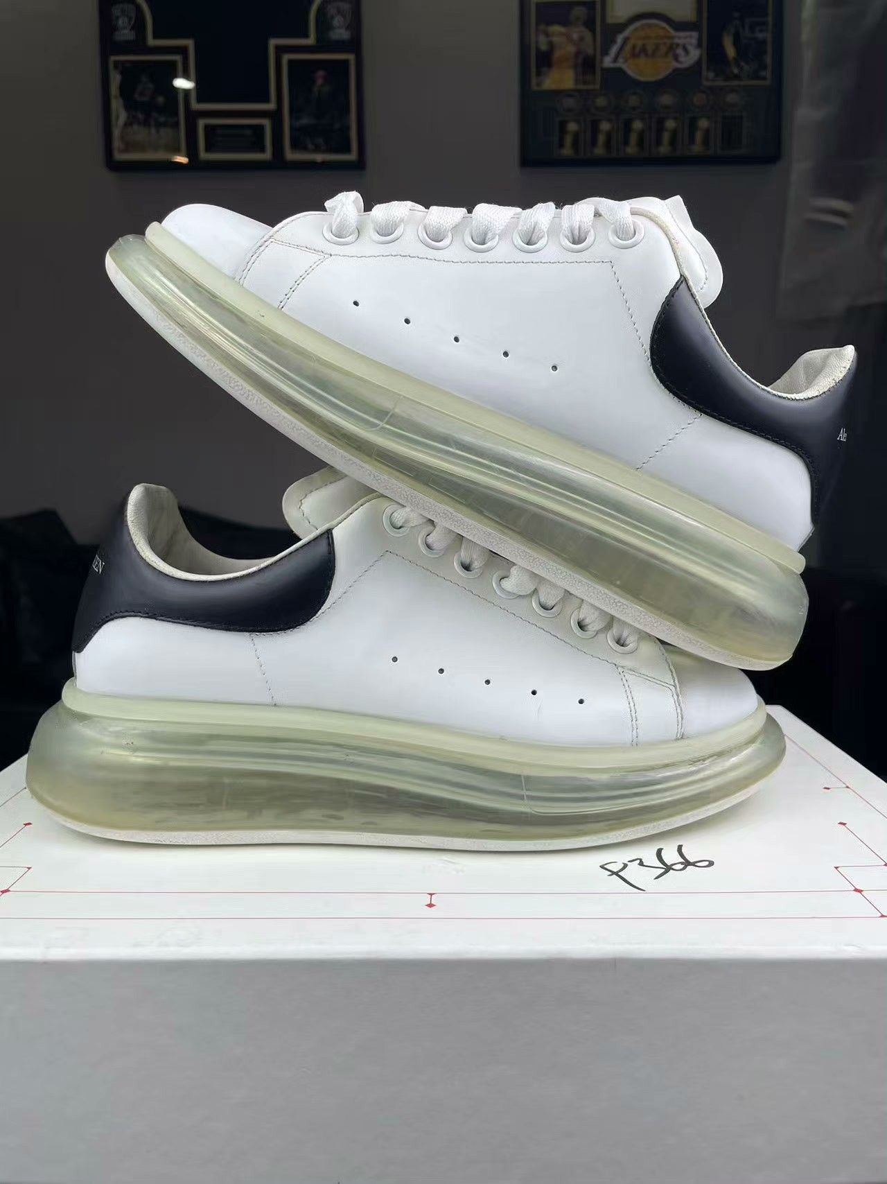 Alexander McQueen Alexander McQueen Black Lowtop Sneakers us_8-5 Women Size US 8.5 / IT 38.5 - 6 Thumbnail