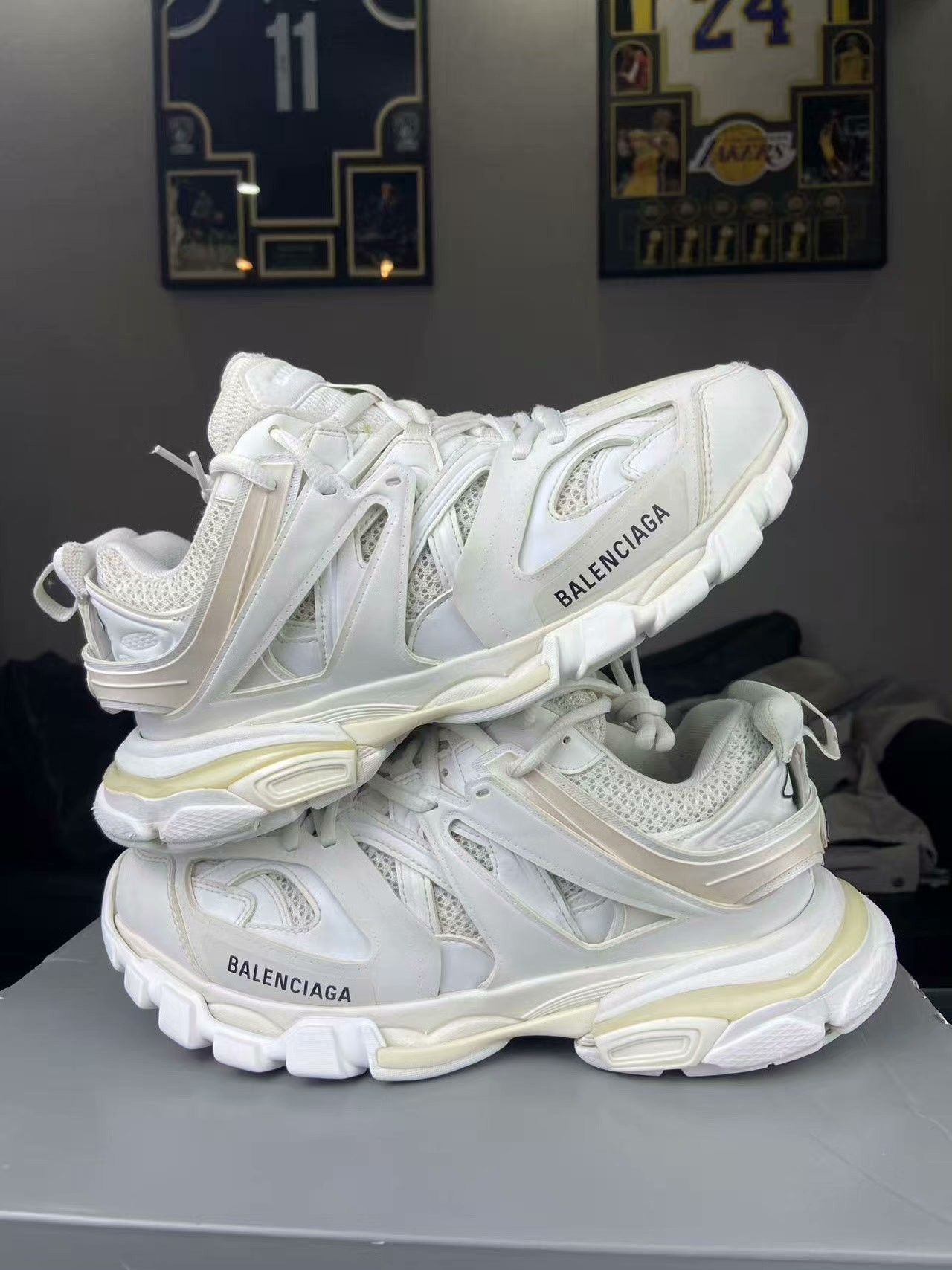 Balenciaga Balenciaga Distressed White Lowtop Sneakers 8.5 Men Size US 8.5 / EU 41-42 - 6 Thumbnail