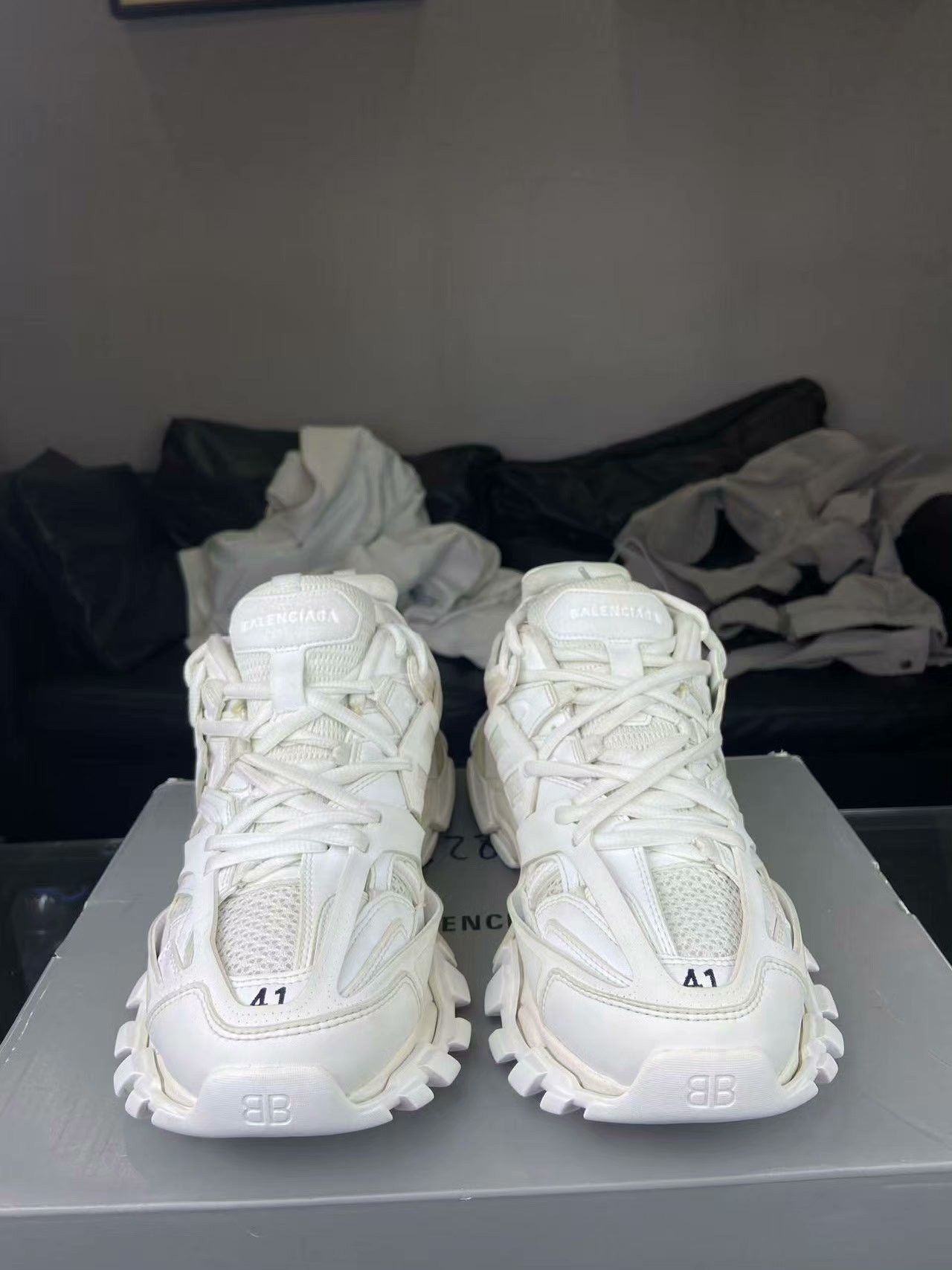 Balenciaga Balenciaga Distressed White Lowtop Sneakers 8.5 Men Size US 8.5 / EU 41-42 - 2 Thumbnail