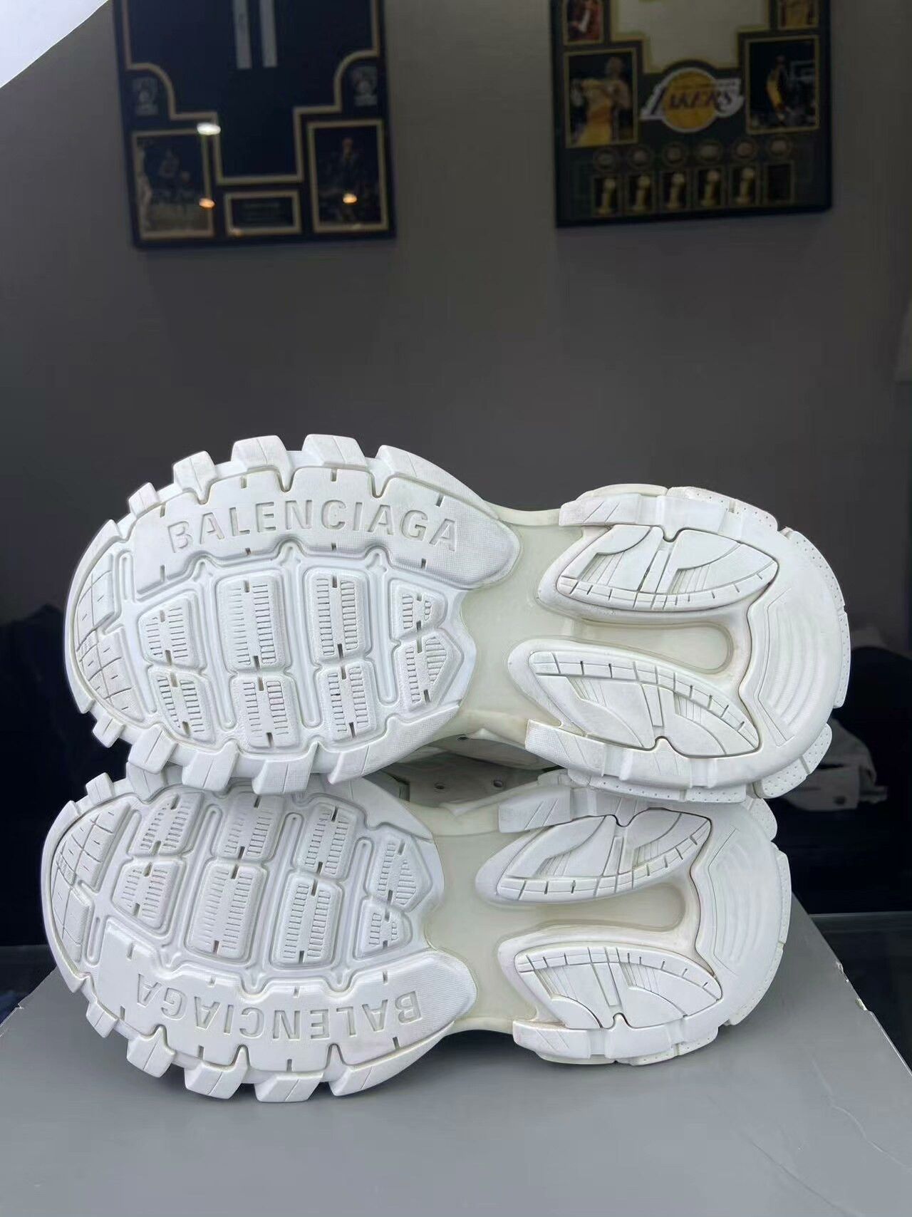 Balenciaga Balenciaga Distressed White Lowtop Sneakers 8.5 Men Size US 8.5 / EU 41-42 - 4 Thumbnail