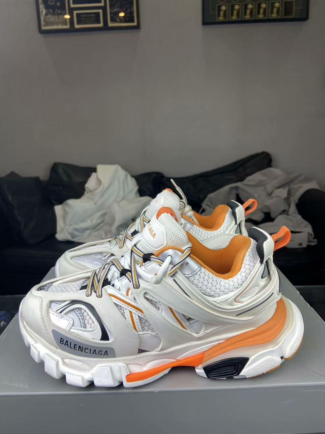 Balenciaga Balenciaga White Lowtop Sneakers us_7-5 Women Size US 7.5 / IT 37.5 - 7 Thumbnail