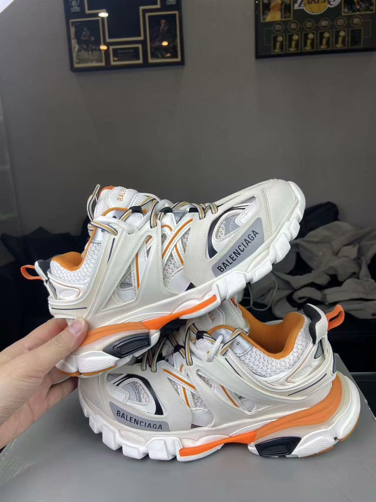 Balenciaga Balenciaga White Lowtop Sneakers us_7-5 Women Size US 7.5 / IT 37.5 - 6 Thumbnail