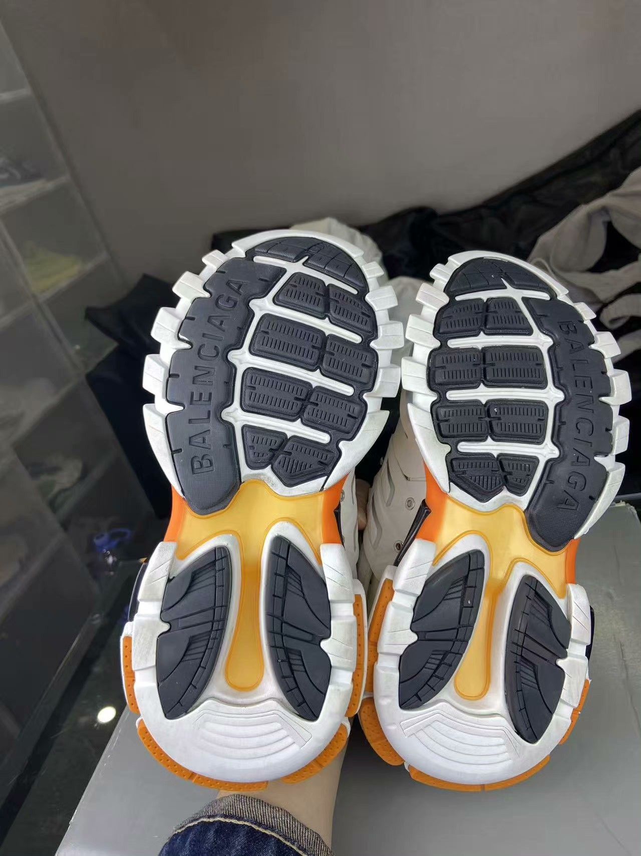 Balenciaga Balenciaga White Lowtop Sneakers us_7-5 Women Size US 7.5 / IT 37.5 - 4 Thumbnail