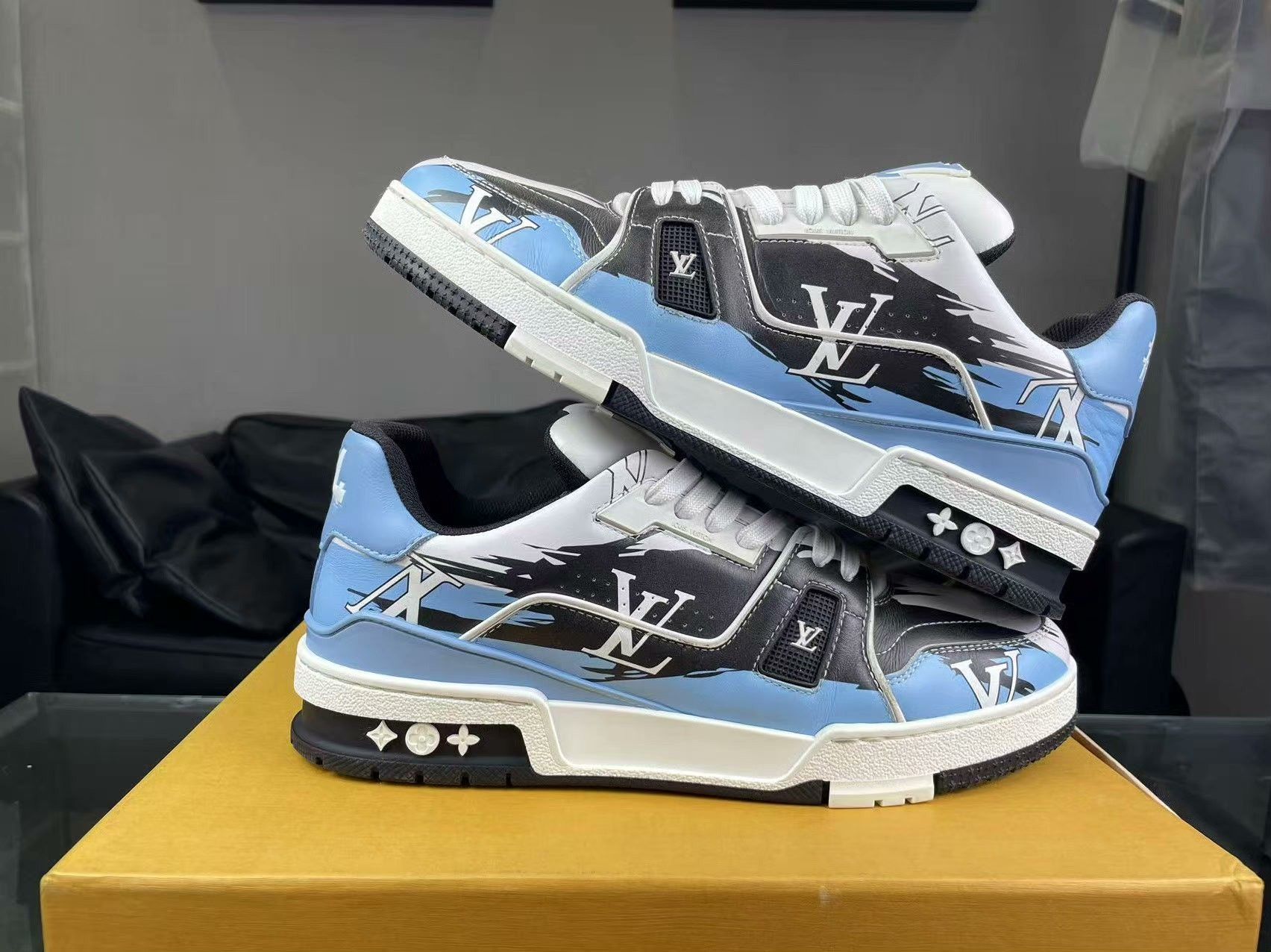 Louis Vuitton Louis Vuitton Training Blue Lowtop Sneakers 8.5 Men Size US 8.5 / EU 41-42 - 6 Thumbnail