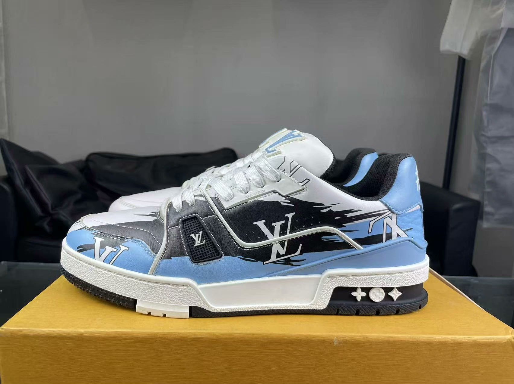 Louis Vuitton Louis Vuitton Training Blue Lowtop Sneakers 8.5 Men Size US 8.5 / EU 41-42 - 7 Thumbnail