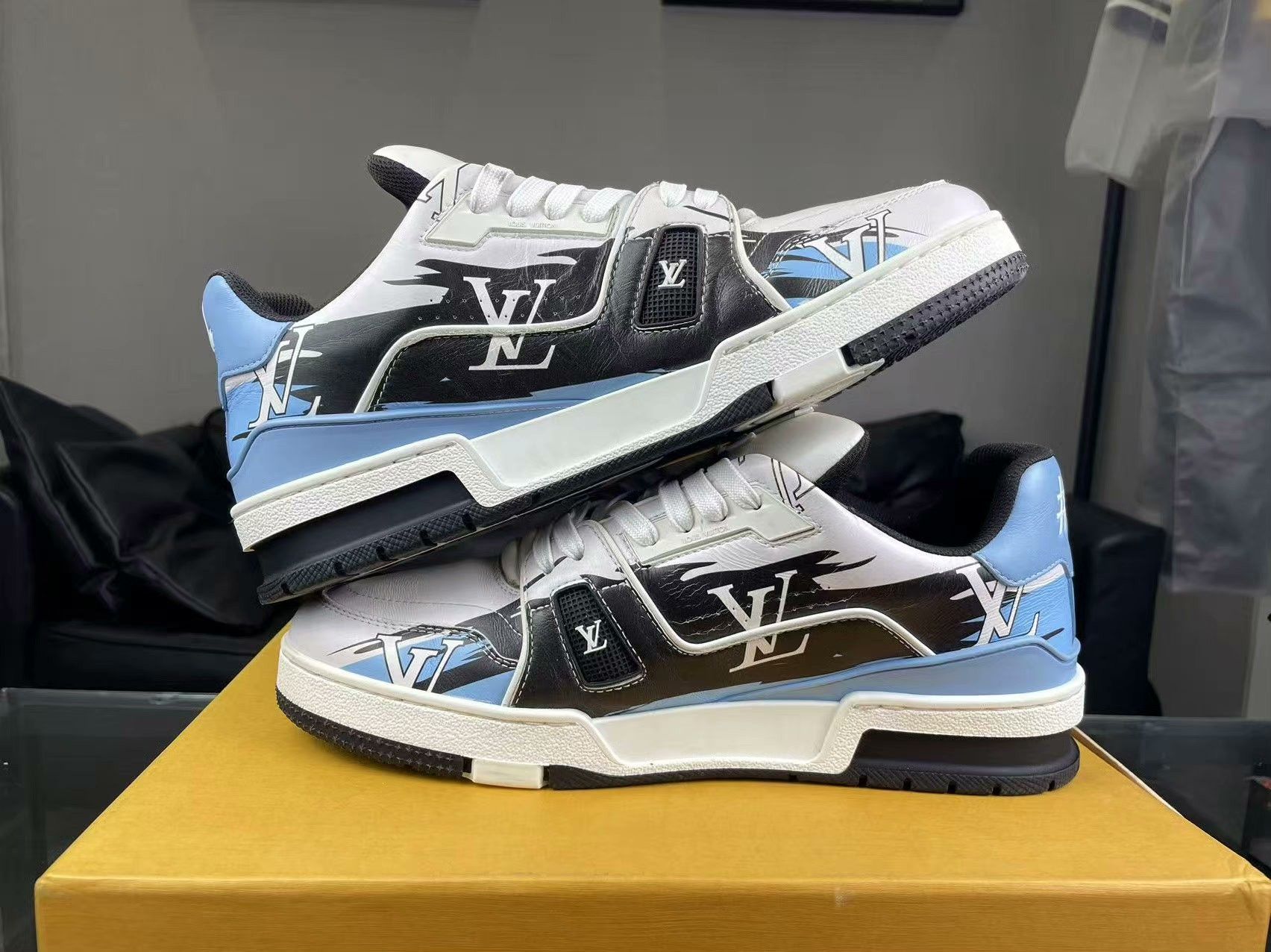 Louis Vuitton Louis Vuitton Training Blue Lowtop Sneakers 8.5 Men Size US 8.5 / EU 41-42 - 5 Thumbnail
