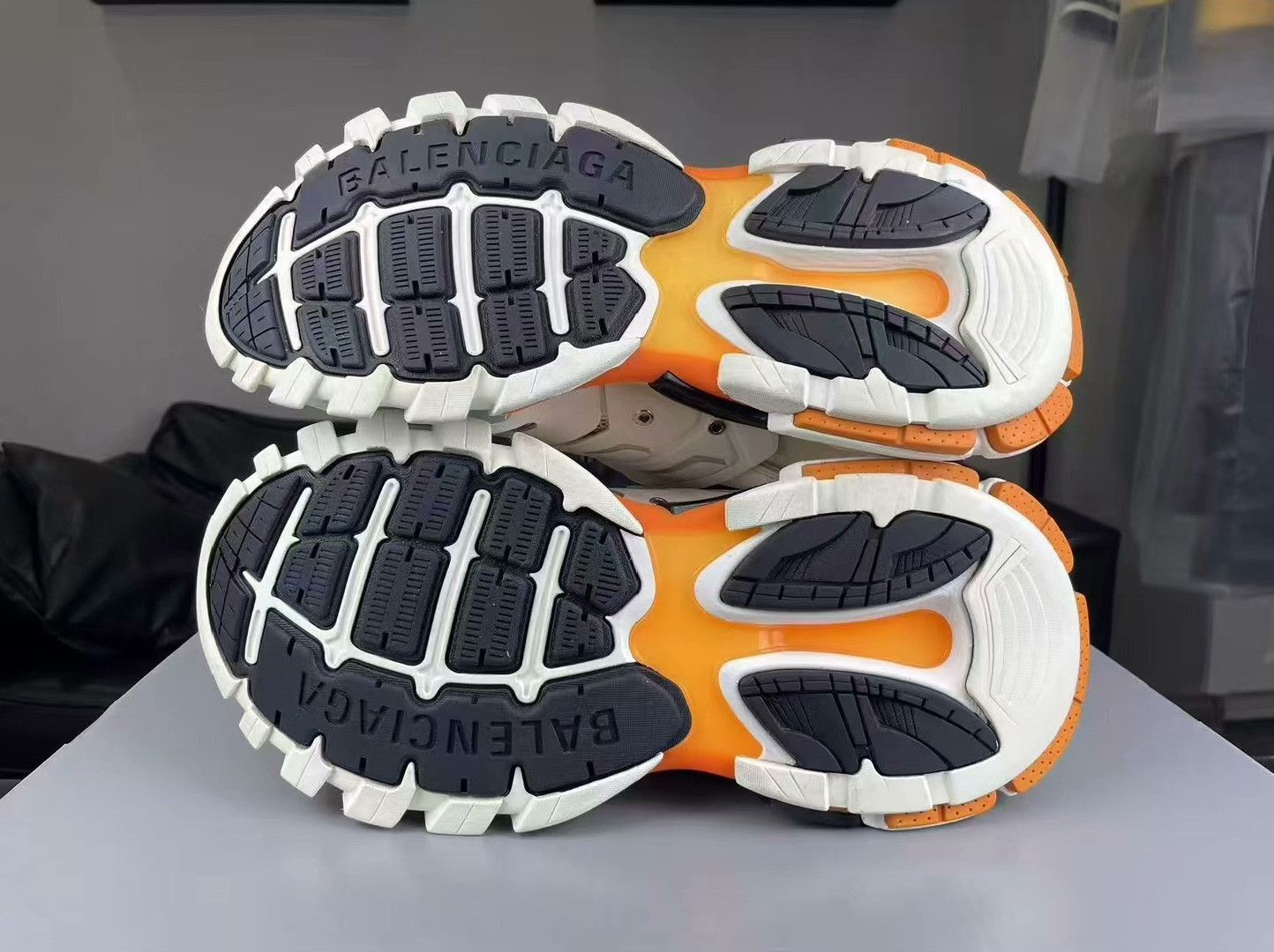 Balenciaga Balenciaga White Lowtop Sneakers 9 Men Size US 9 / EU 42 - 3 Thumbnail