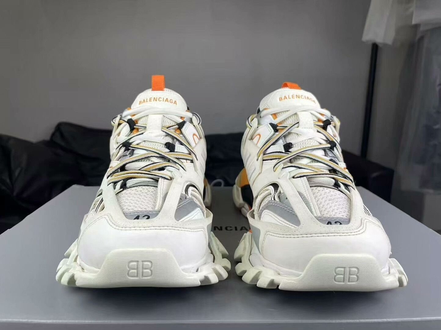 Balenciaga Balenciaga White Lowtop Sneakers 9 Men Size US 9 / EU 42 - 2 Thumbnail