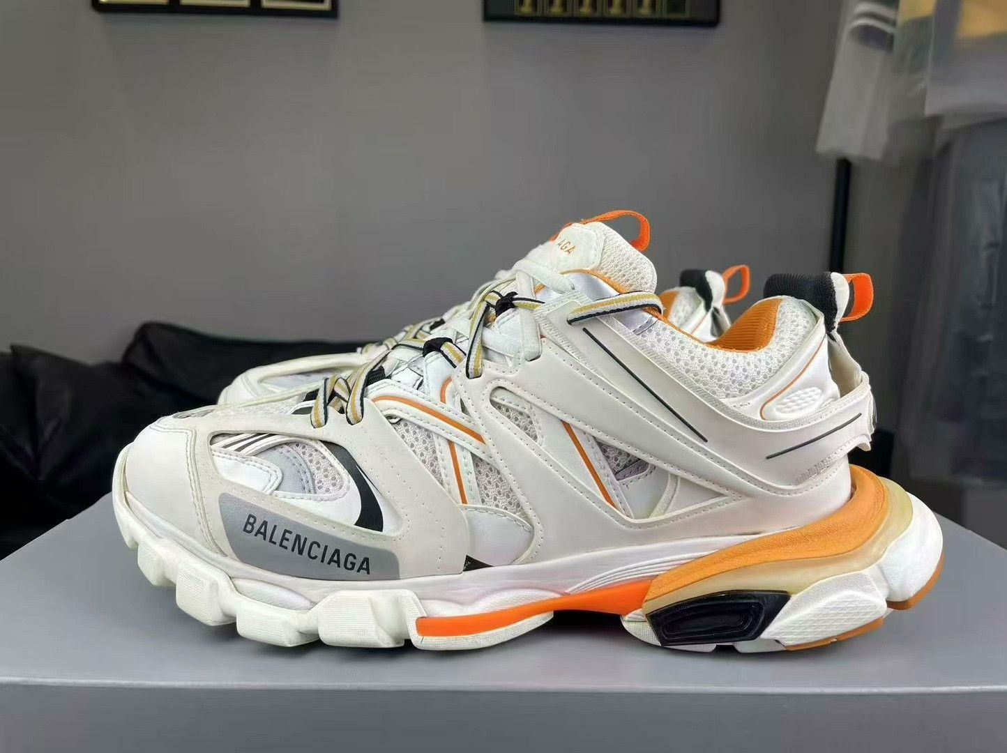 Balenciaga Balenciaga White Lowtop Sneakers 9 Men Size US 9 / EU 42 - 7 Thumbnail