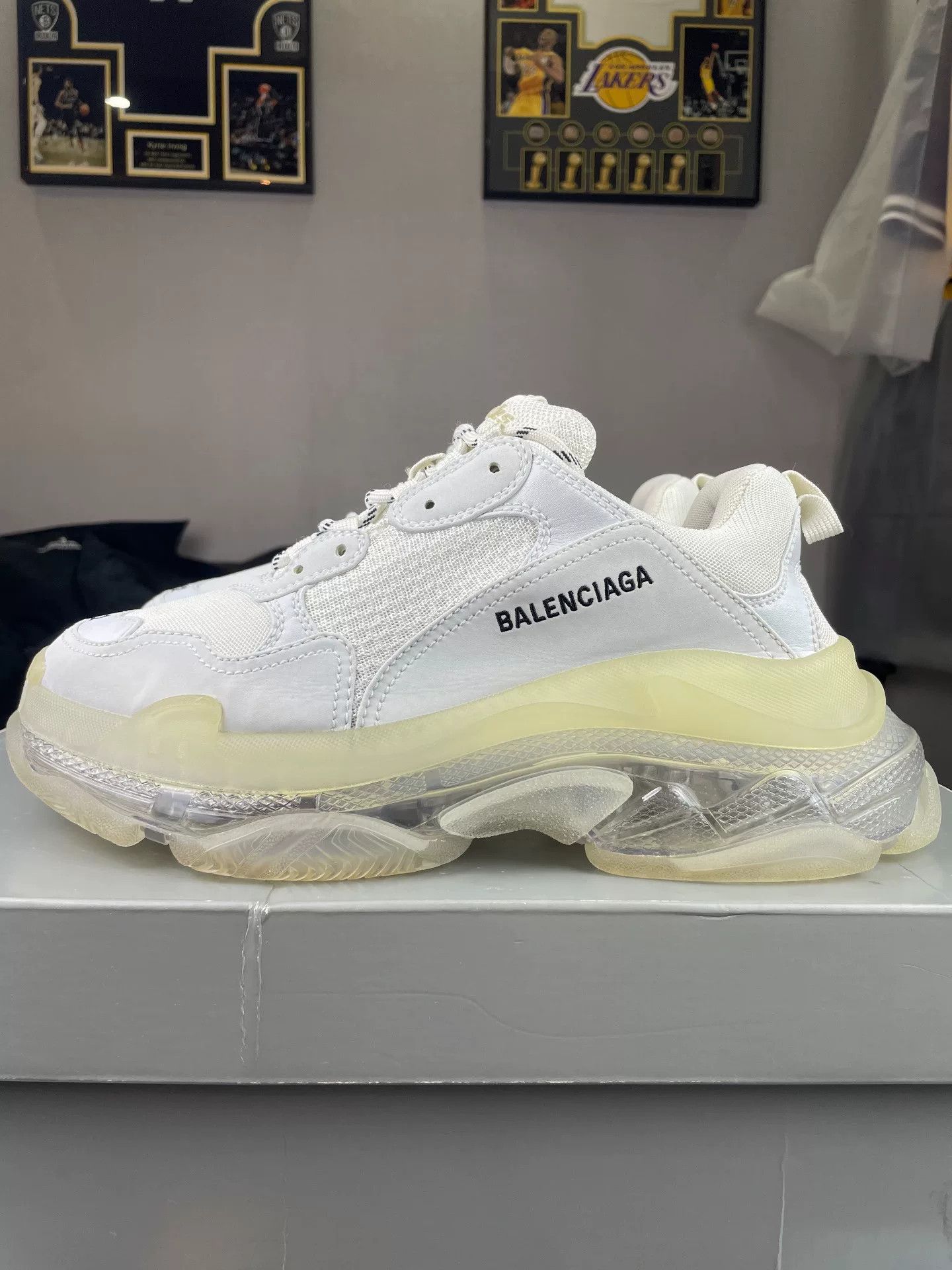 Balenciaga Balenciaga Clear White Lowtop Sneakers 9 Men Size US 9 / EU 42 - 7 Thumbnail