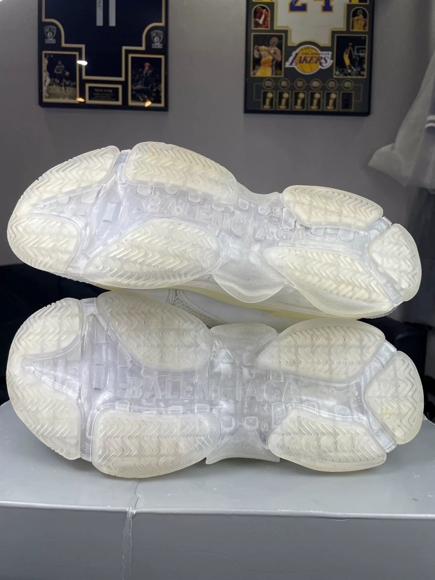 Balenciaga Balenciaga Clear White Lowtop Sneakers 9 Men Size US 9 / EU 42 - 4 Thumbnail
