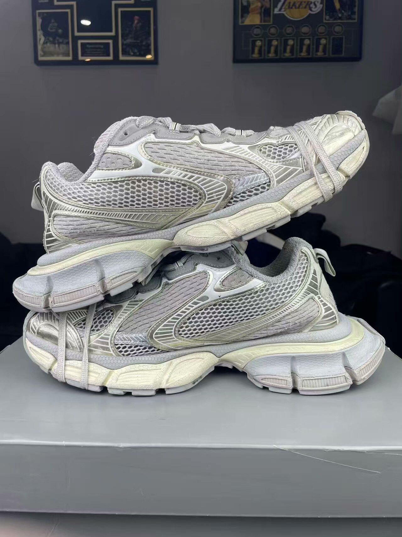 Balenciaga Balenciaga Gold Lowtop Sneakers 10 Men Size US 10 / EU 43 - 5 Thumbnail