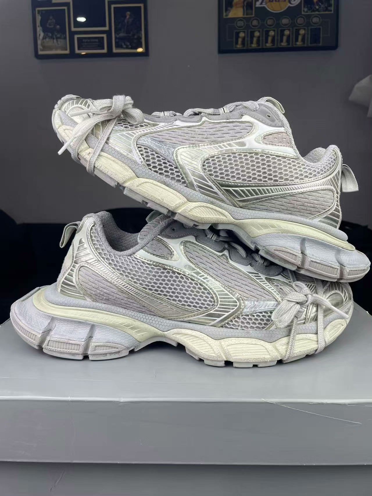 Balenciaga Balenciaga Gold Lowtop Sneakers 10 Men Size US 10 / EU 43 - 6 Thumbnail