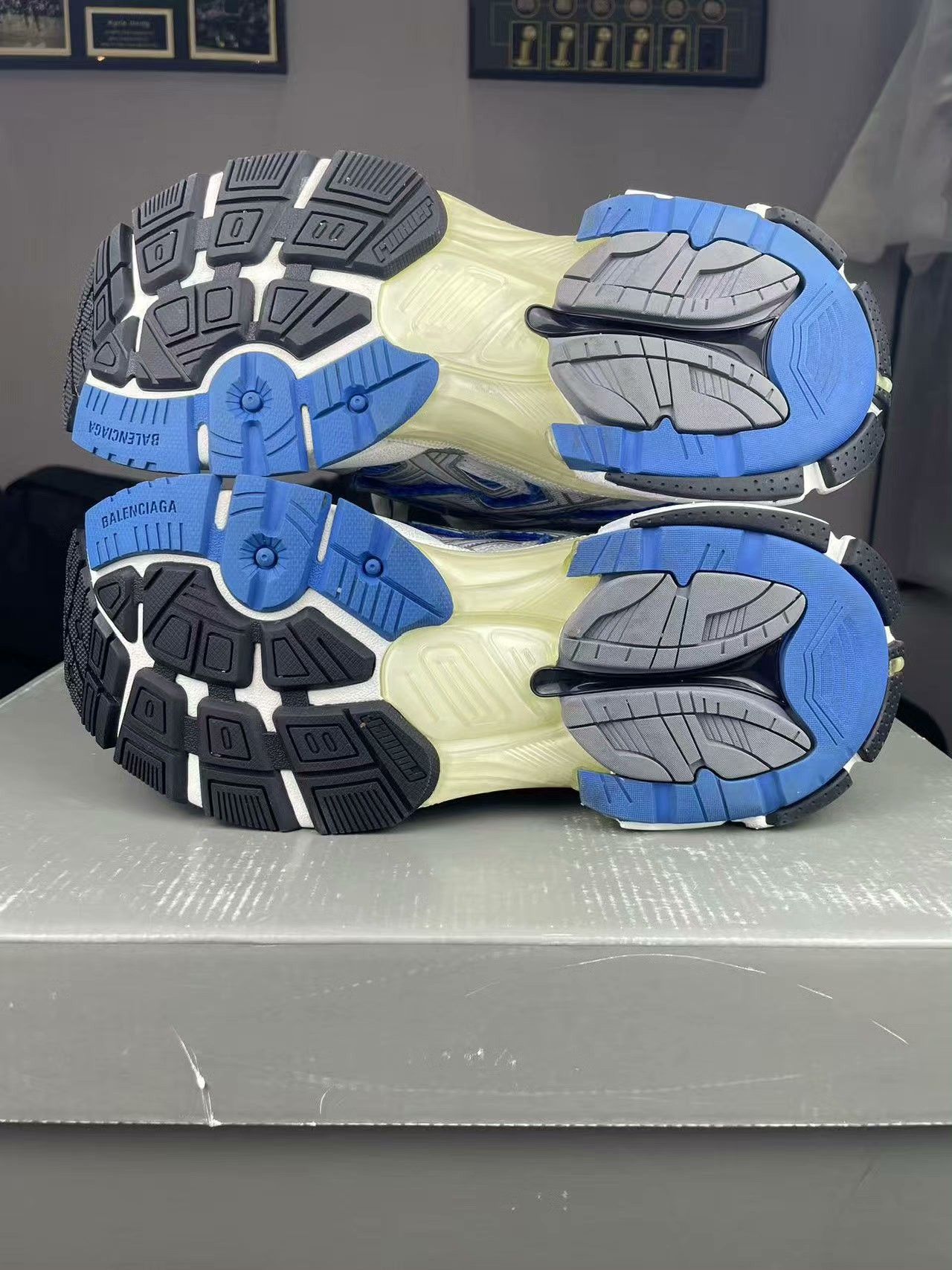 Balenciaga Balenciaga Running Blue Lowtop Sneakers us_7-5 Women Size US 7.5 / IT 37.5 - 4 Thumbnail
