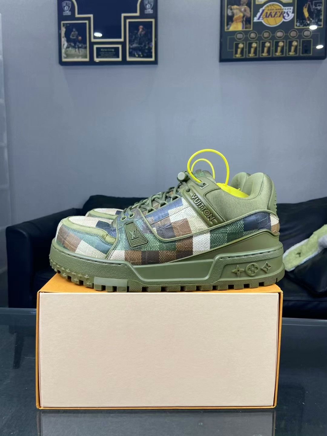 Louis Vuitton Louis Vuitton Green Lowtop Sneakers 9.5 Men Size US 9.5 / EU 42-43 - 8 Thumbnail