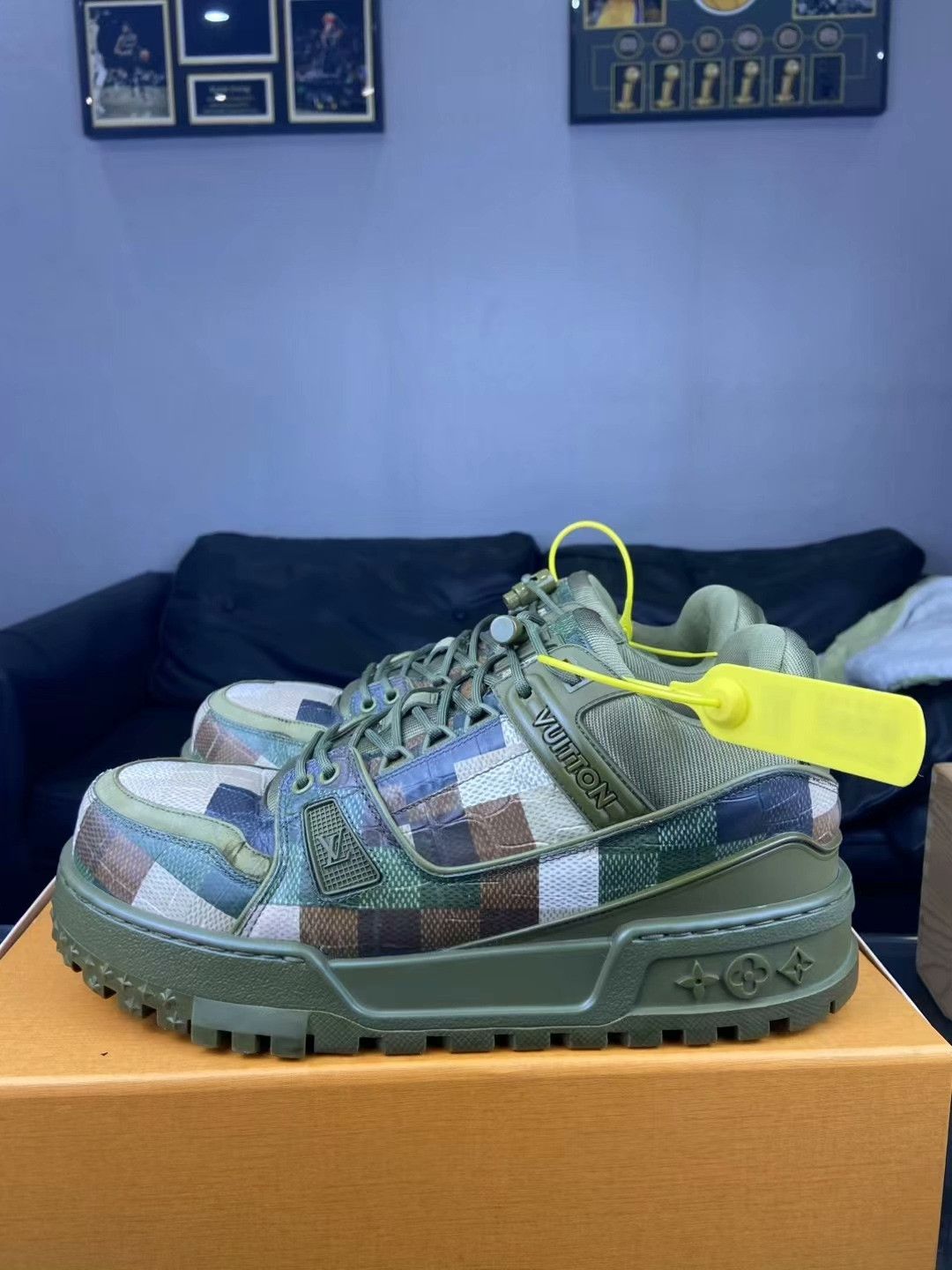 Louis Vuitton Louis Vuitton Green Lowtop Sneakers 9.5 Men Size US 9.5 / EU 42-43 - 3 Thumbnail