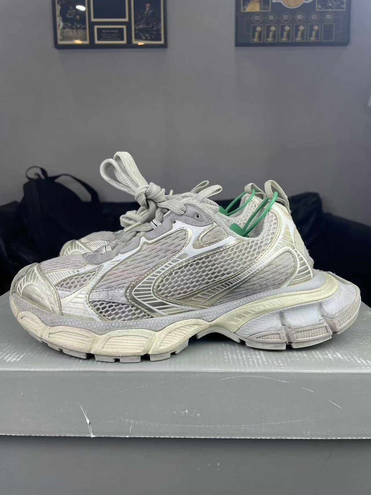 Balenciaga Balenciaga Gold Lowtop Sneakers us_8-5 Women Size US 8.5 / IT 38.5 - 7 Thumbnail