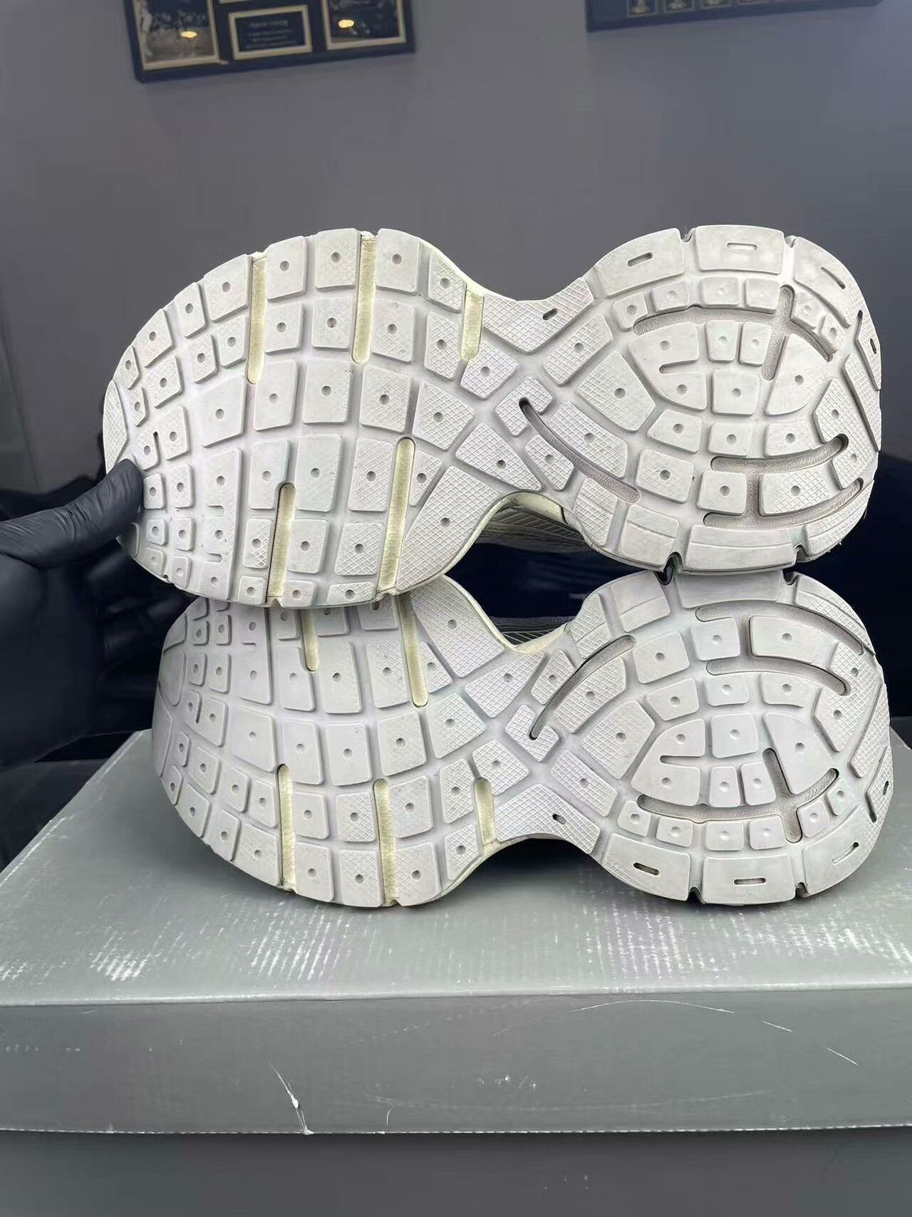 Balenciaga Balenciaga Gold Lowtop Sneakers us_8-5 Women Size US 8.5 / IT 38.5 - 4 Thumbnail